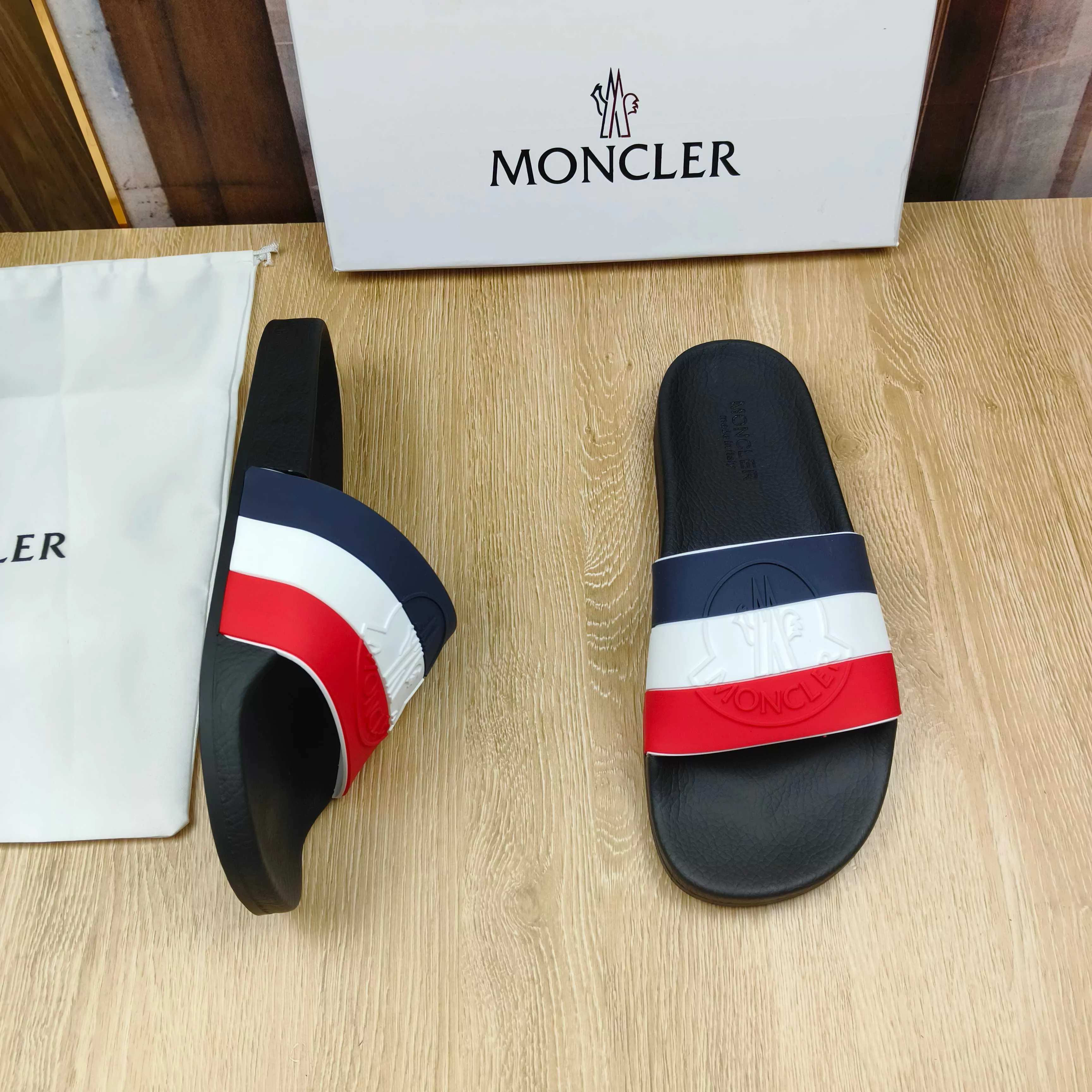 Moncler Slippers For Men StreetReady 3593