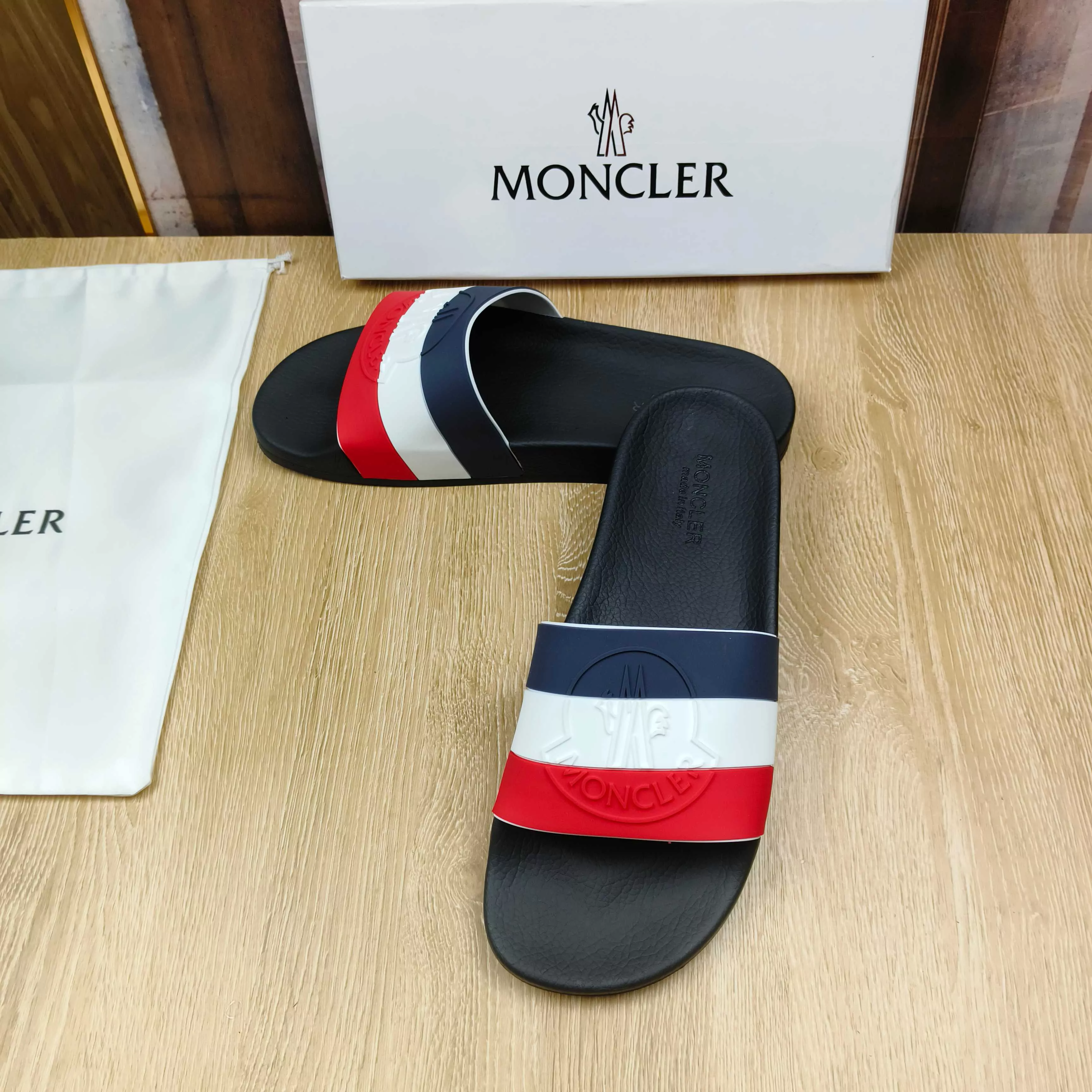 Moncler Slippers For Men StreetReady 3593