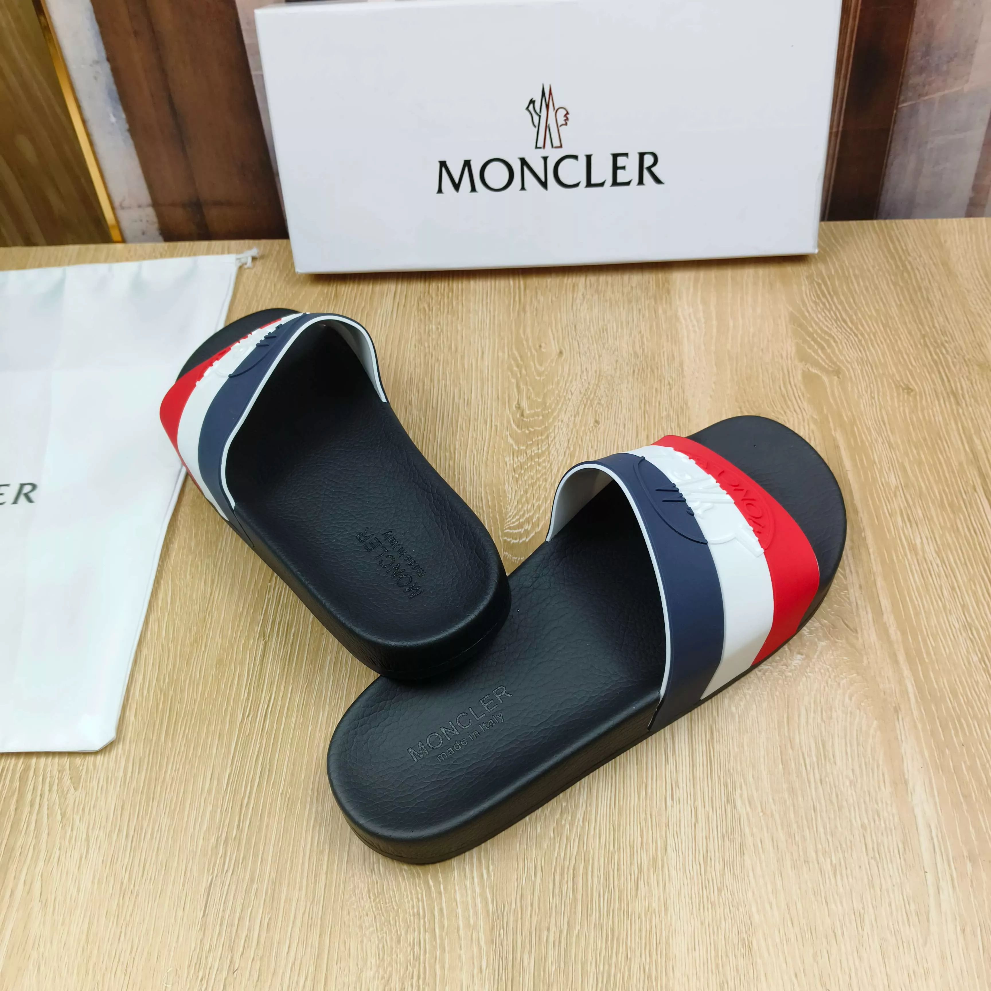 Moncler Slippers For Men StreetReady 3593