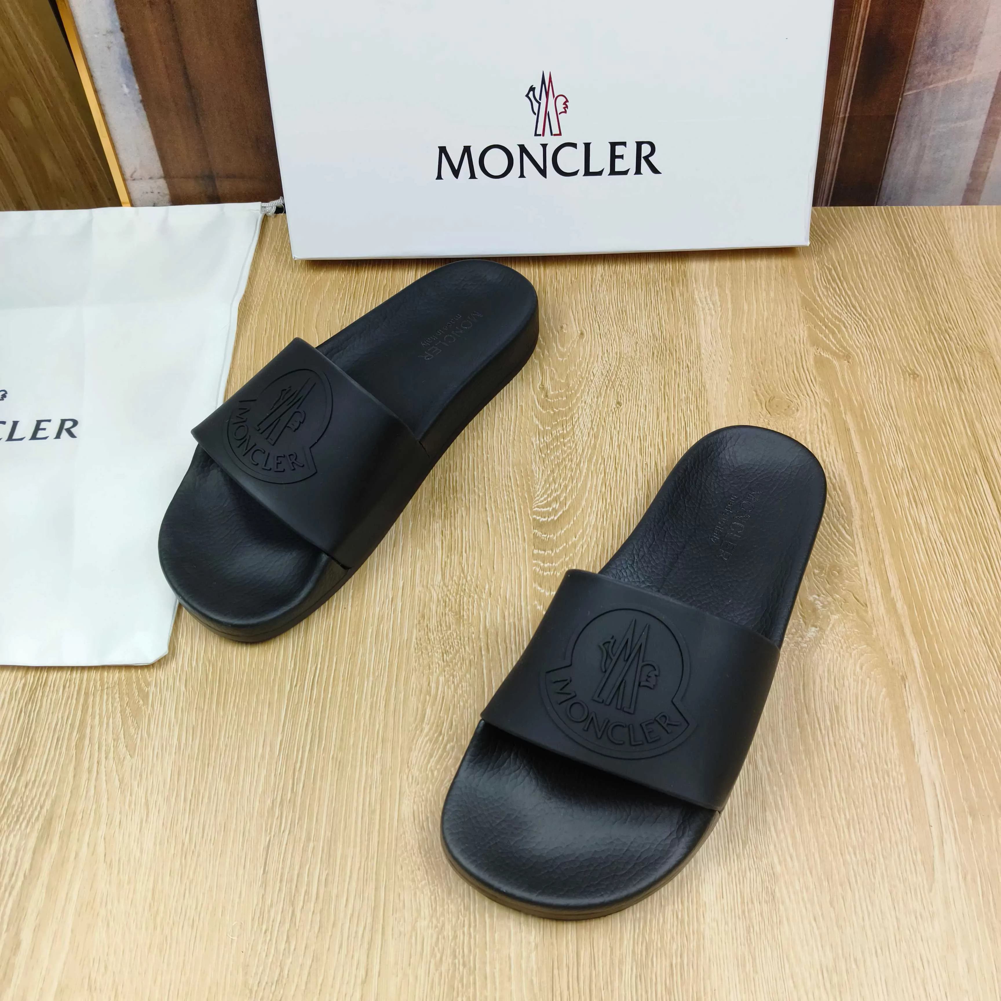 Moncler Slippers For Women GoAnywhere 4565