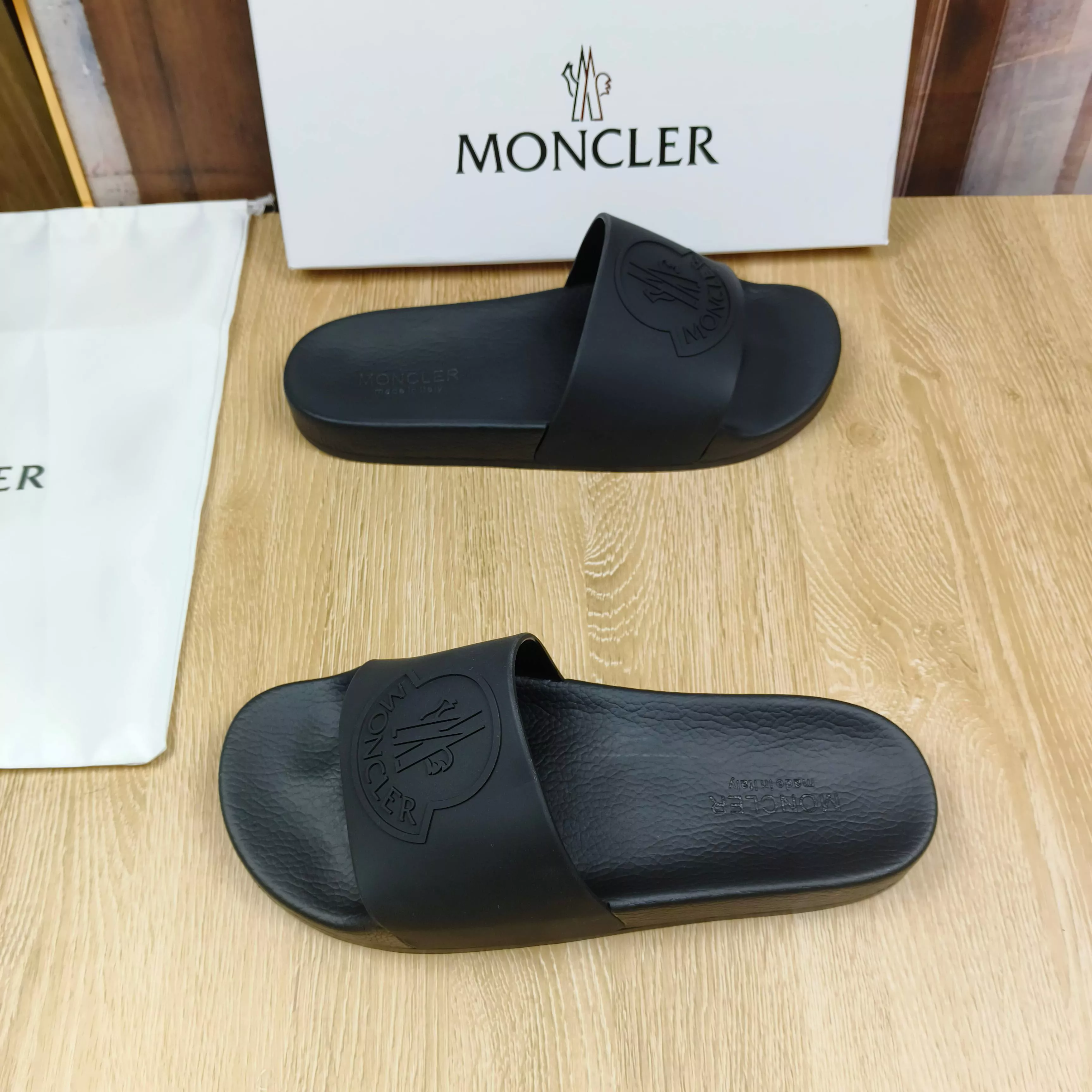 Moncler Slippers For Women GoAnywhere 4565