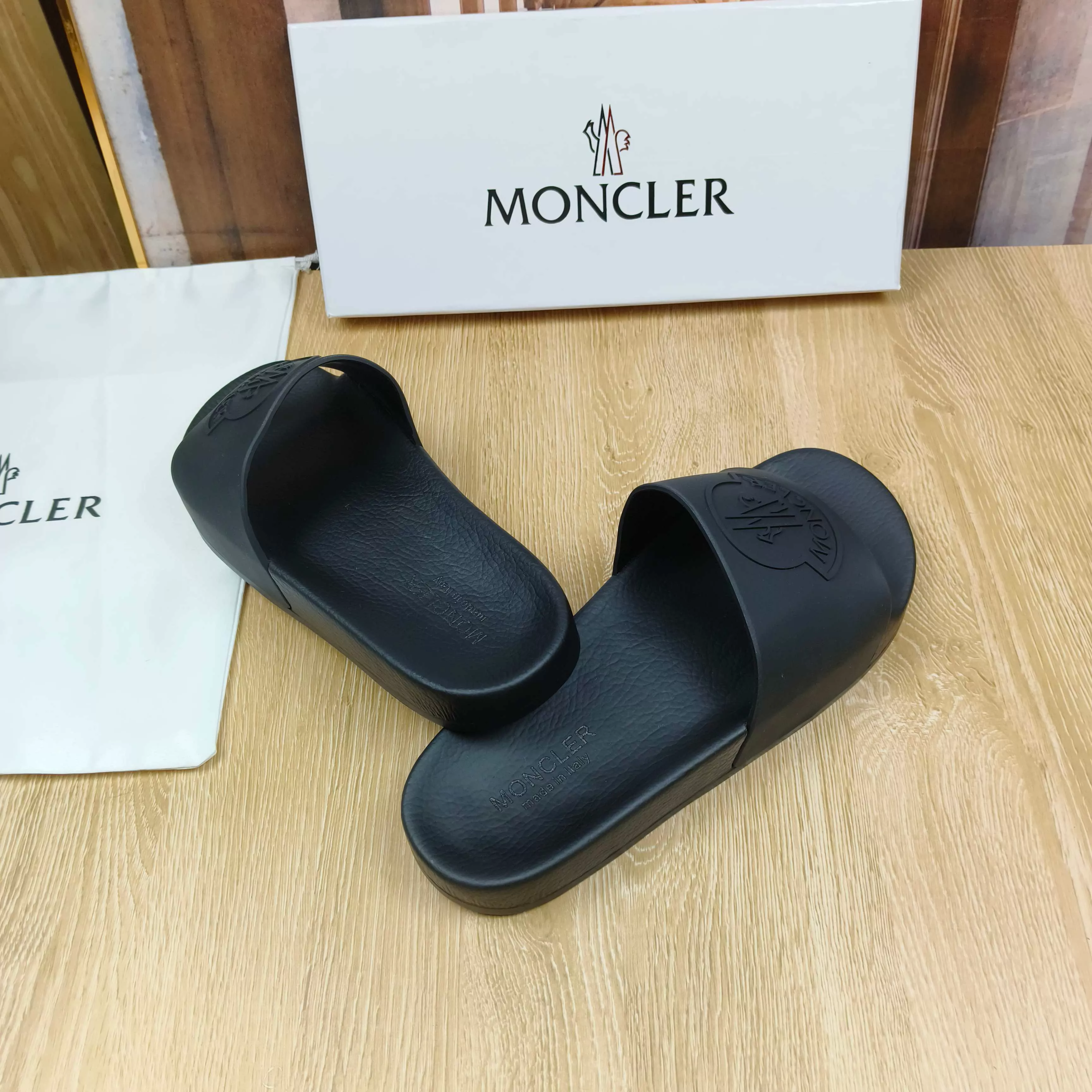 Moncler Slippers For Women GoAnywhere 4565