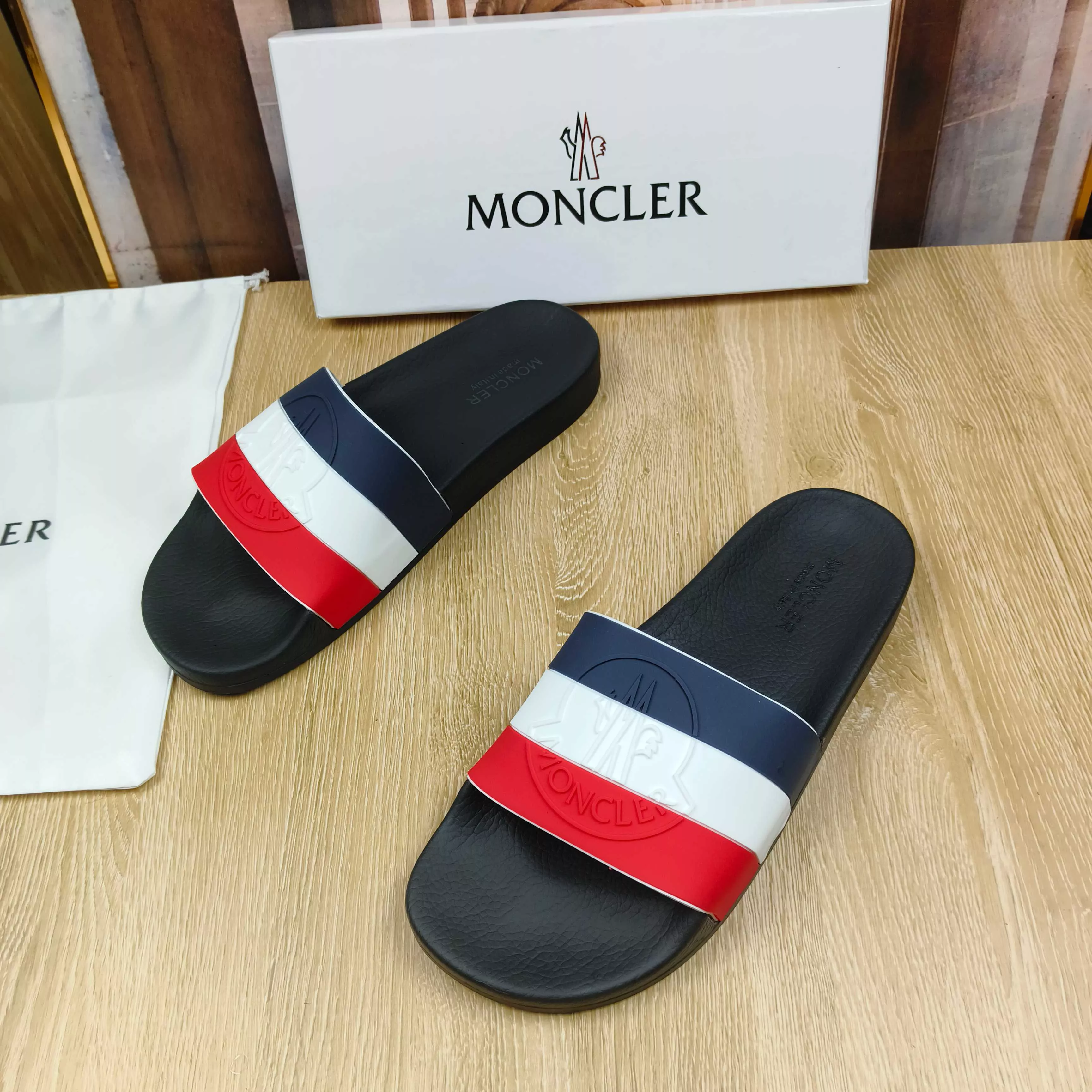 Moncler Slippers For Women Timeless 8521