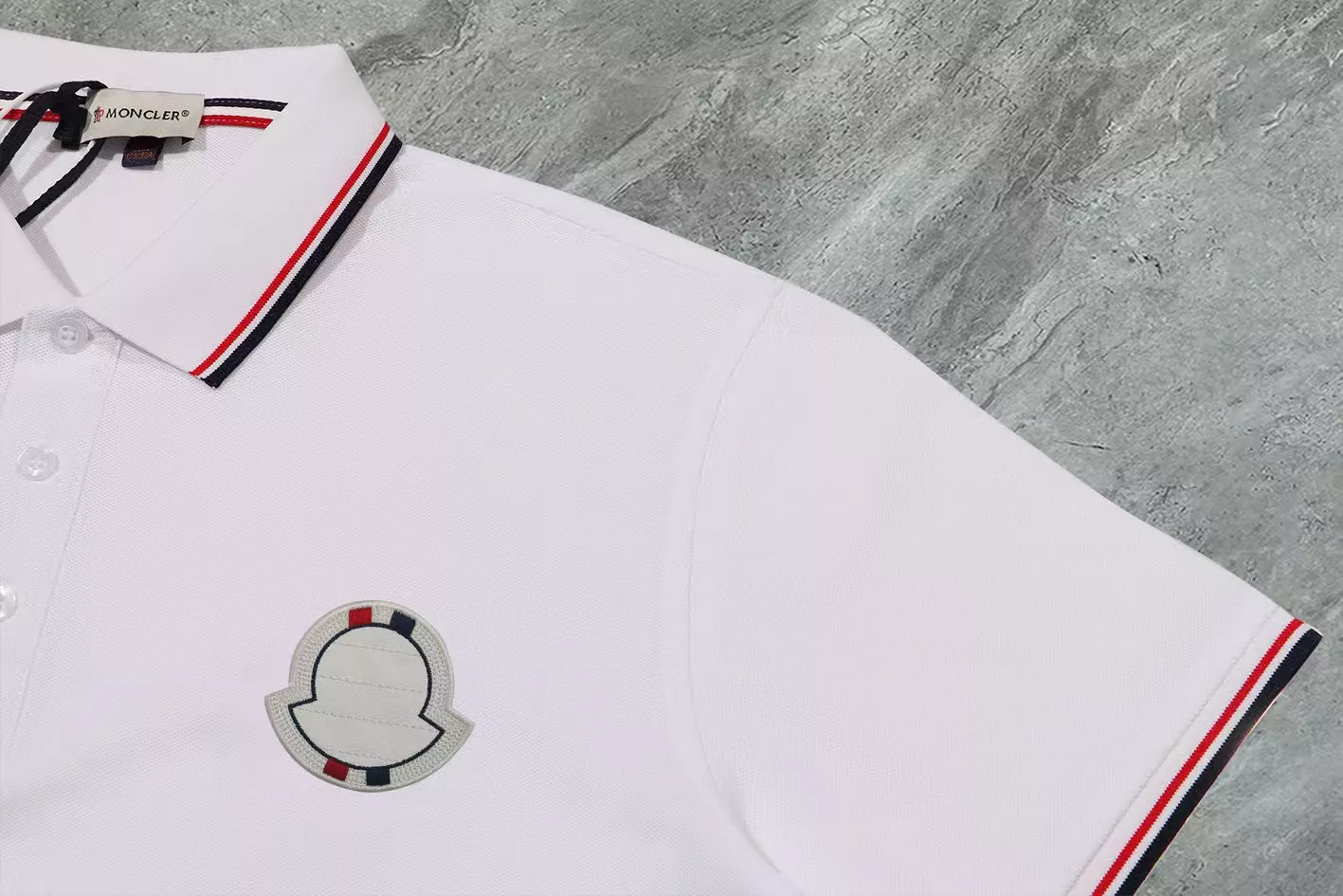 Moncler T-Shirts Short Sleeved For Men Sleek 6583