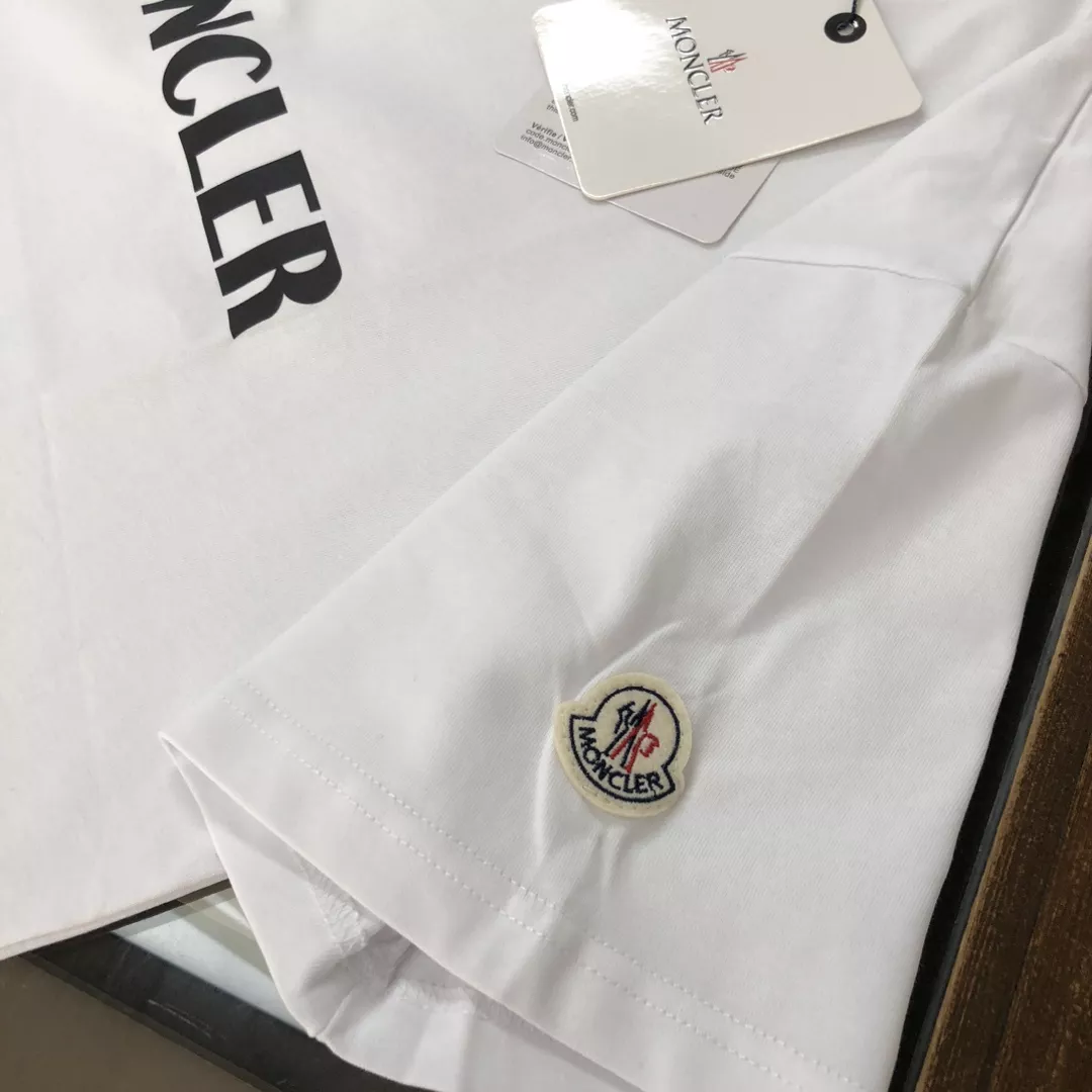 Moncler T-Shirts Short Sleeved For Unisex Timeless 5111