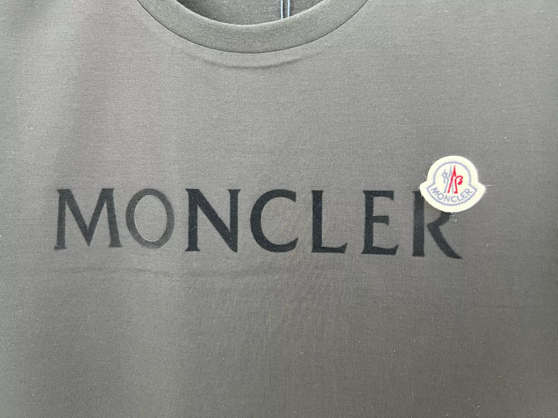 Moncler T-Shirts Short Sleeved For Unisex Trendy 8577