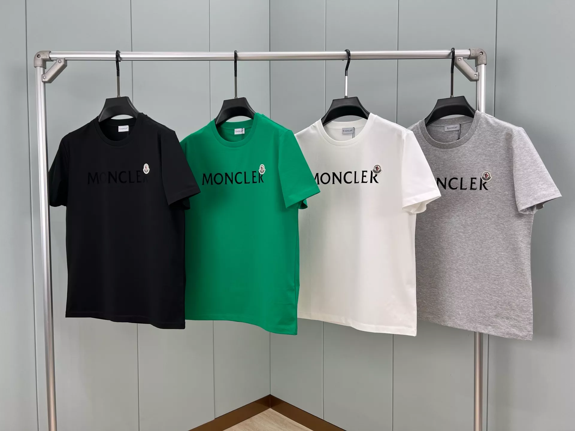 Moncler T-Shirts Short Sleeved For Unisex Trendy 8577