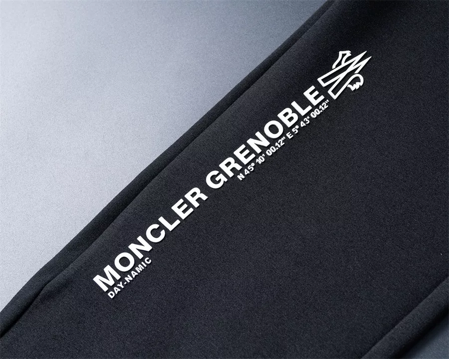 Moncler Tracksuits Long Sleeved For Men Comfortable 5929
