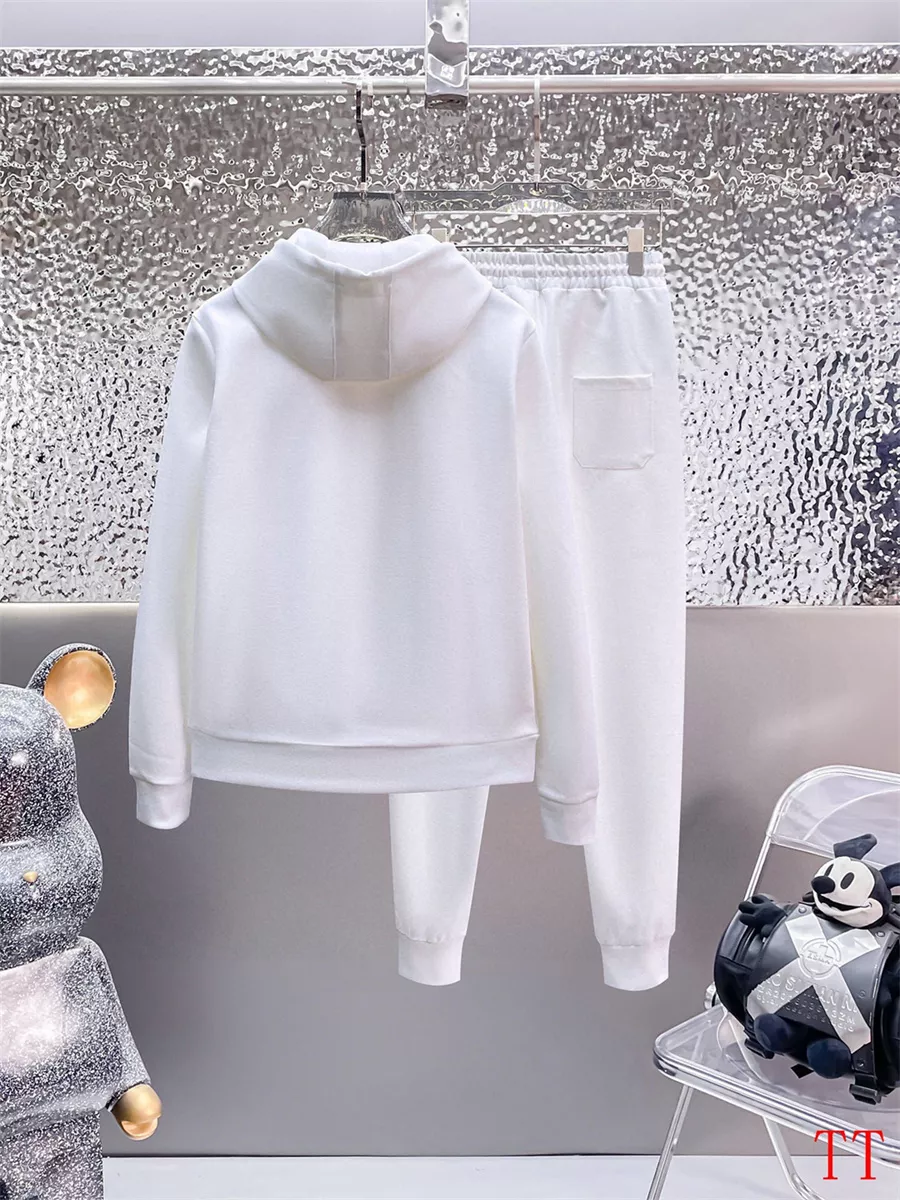 Moncler Tracksuits Long Sleeved For Men EasyMatch 5535