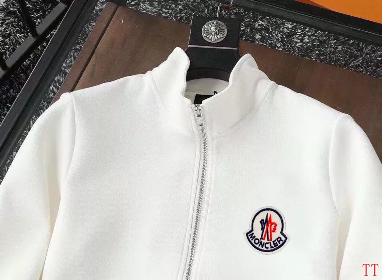 Moncler Tracksuits Long Sleeved For Men EyeCatching 264