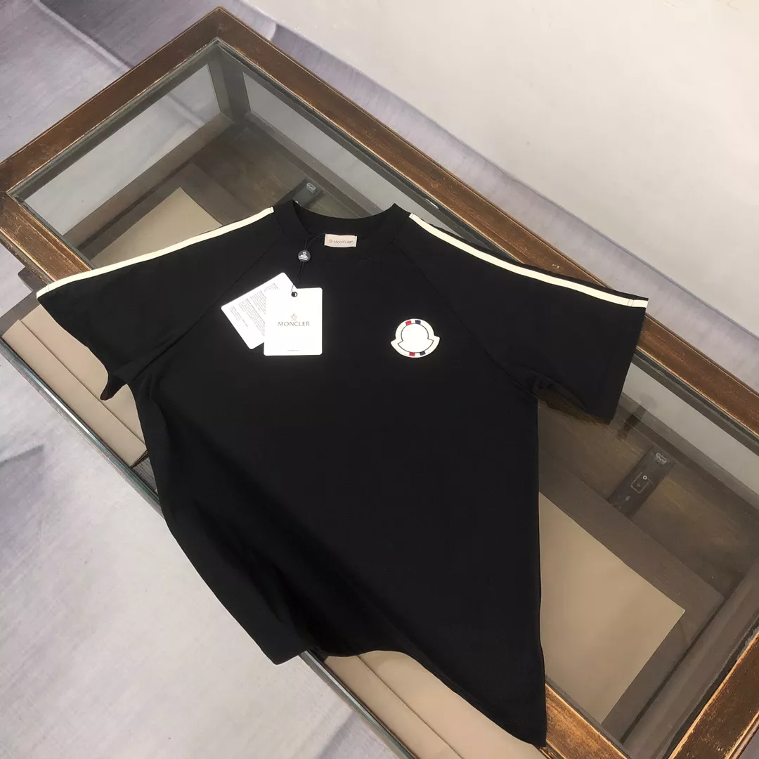 Moncler Tracksuits Short Sleeved For Men Durable 4708