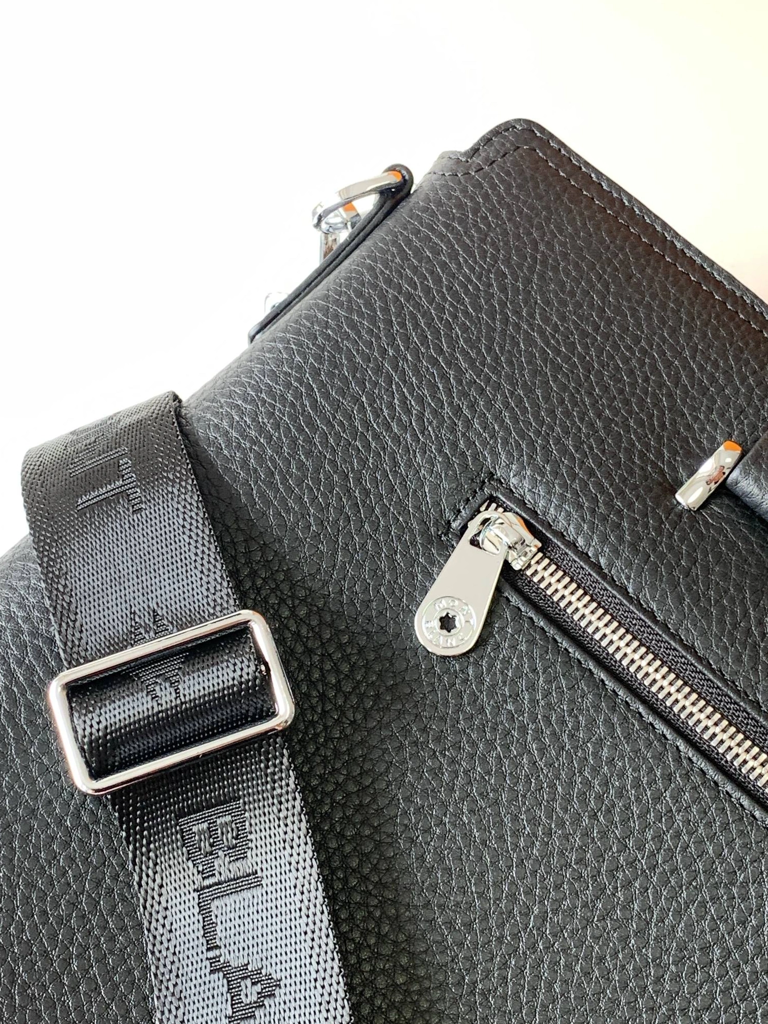 Mont Blanc AAA Man Handbags Compact 8885
