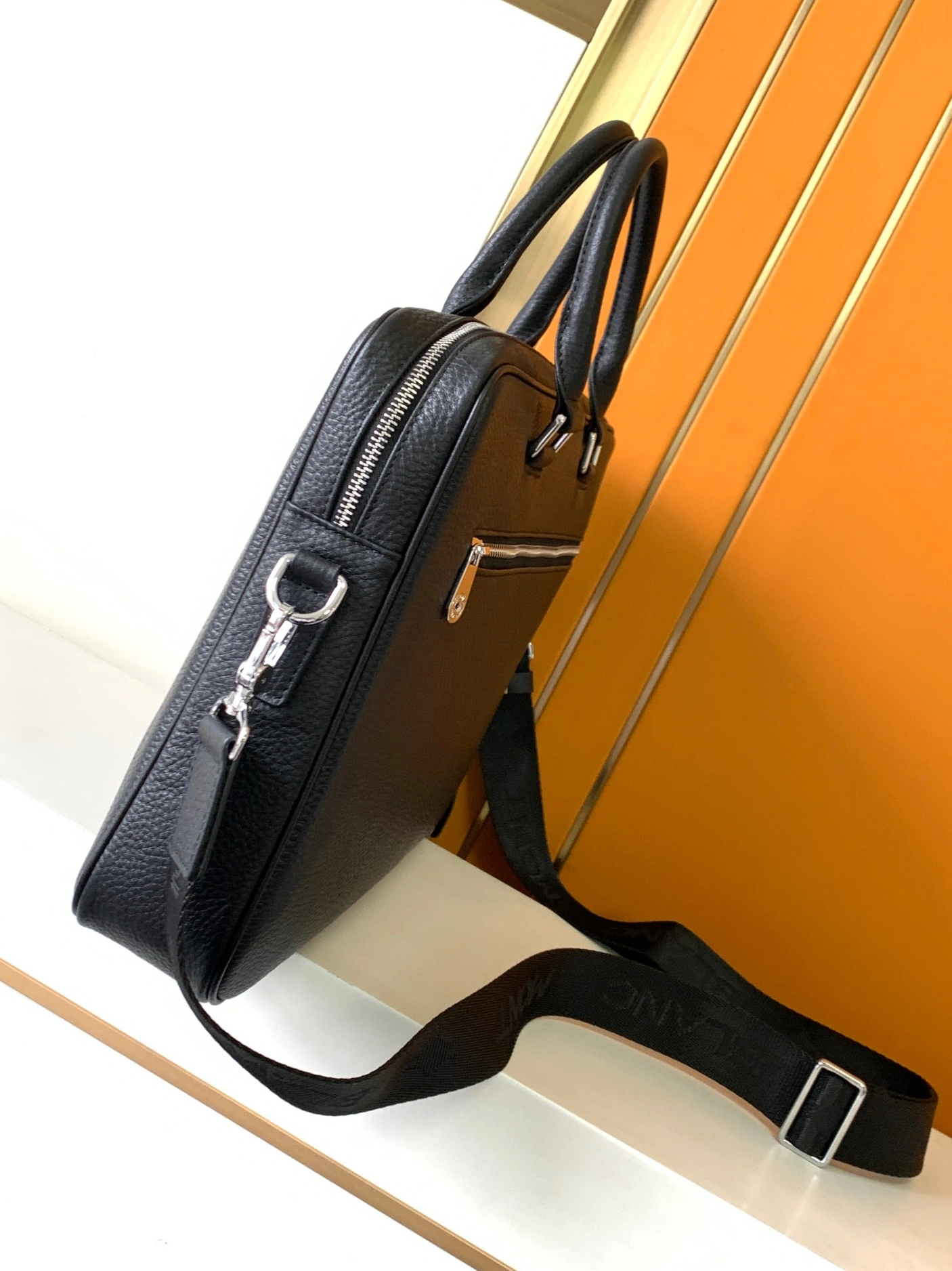 Mont Blanc AAA Man Handbags Elegant 2811