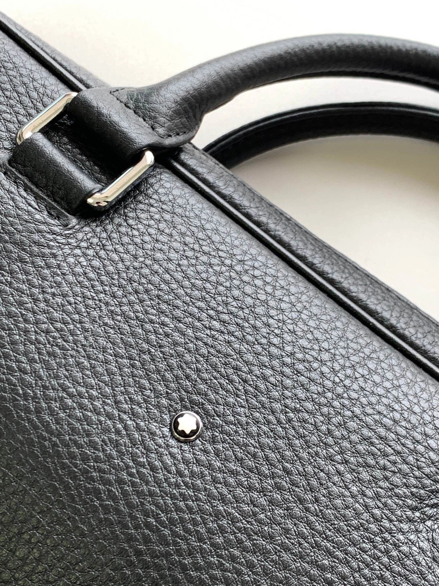 Mont Blanc AAA Man Handbags Elegant 2811