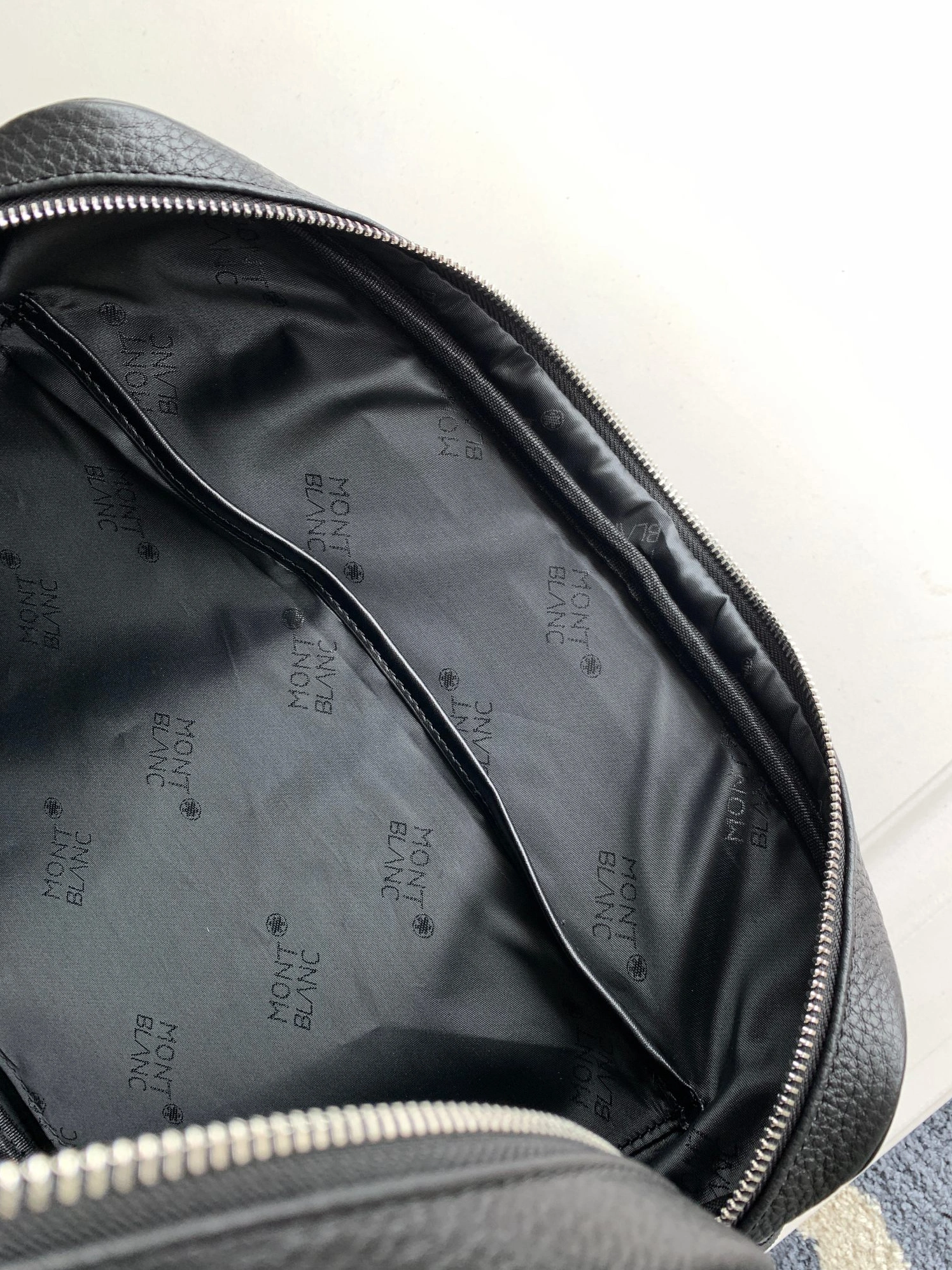 Mont Blanc AAA Man Handbags Elegant 2811