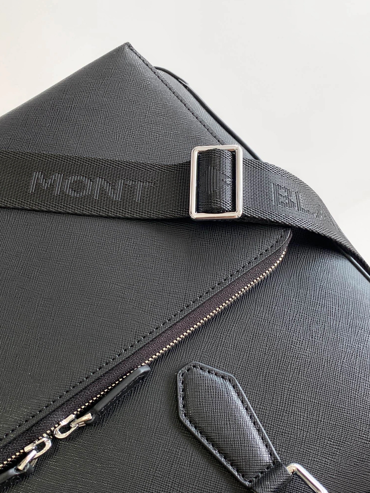 Mont Blanc AAA Man Handbags Reliable 3166