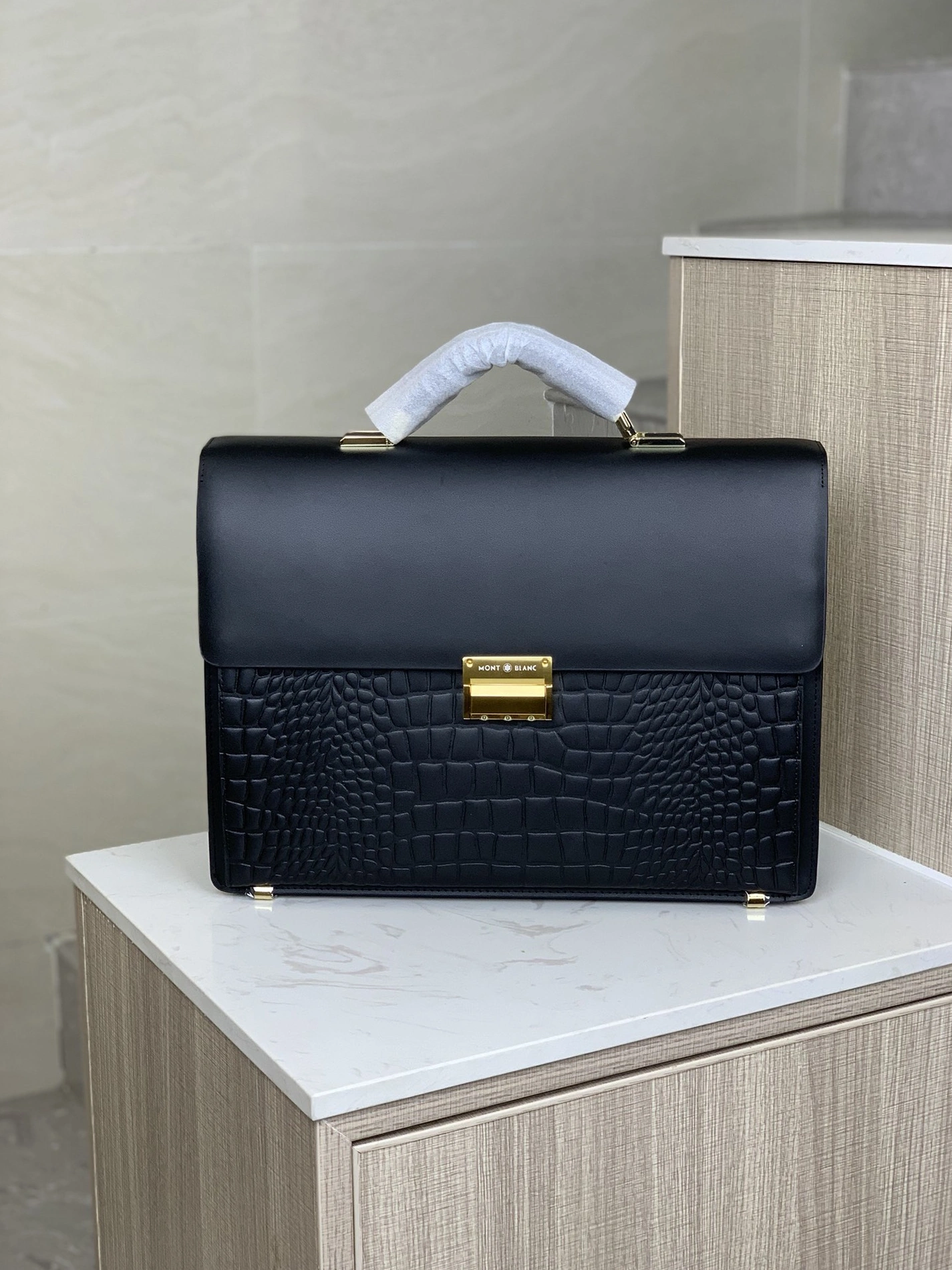 Mont Blanc AAA Man Handbags Trendsetting 7024