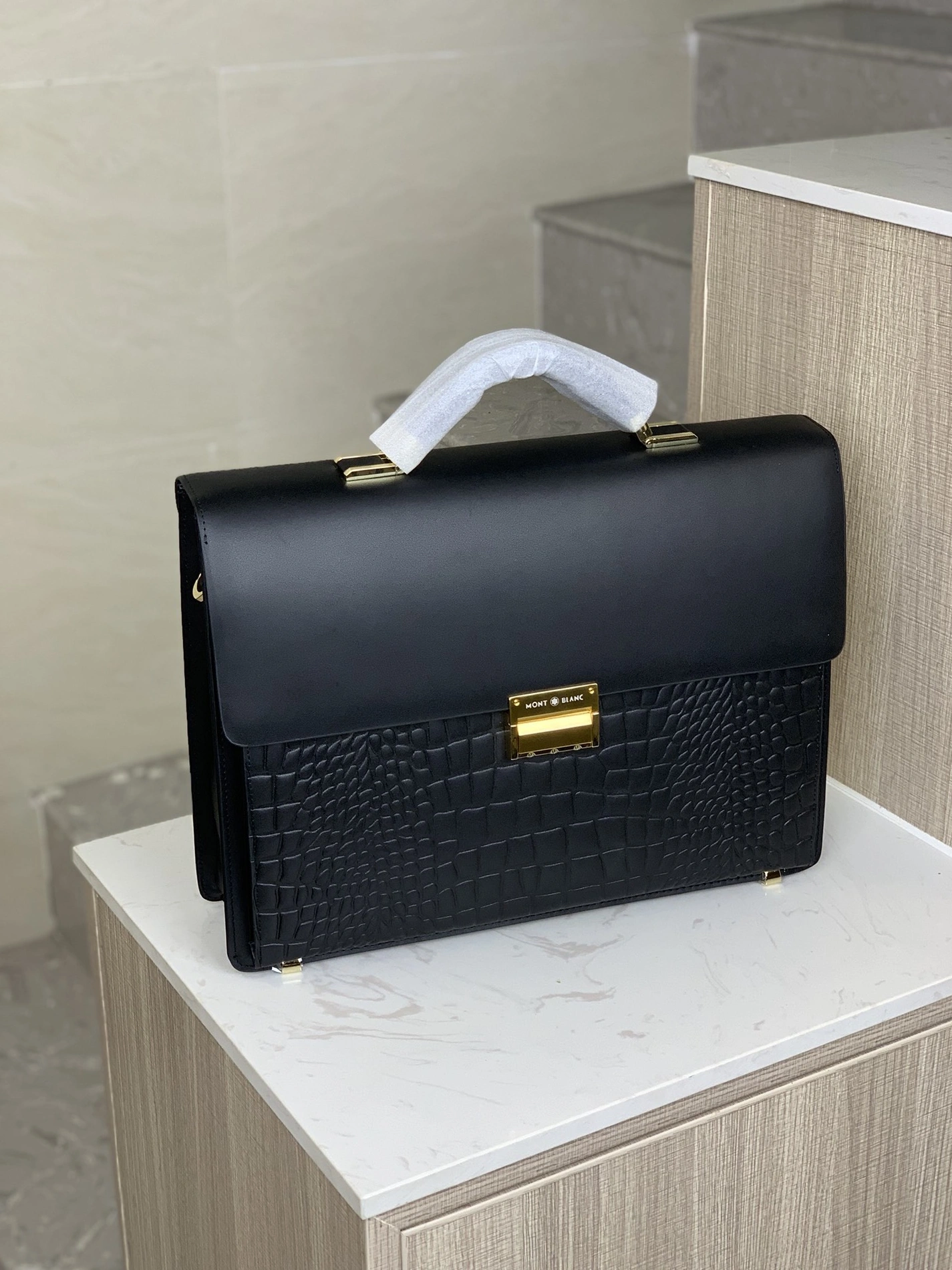 Mont Blanc AAA Man Handbags Trendsetting 7024