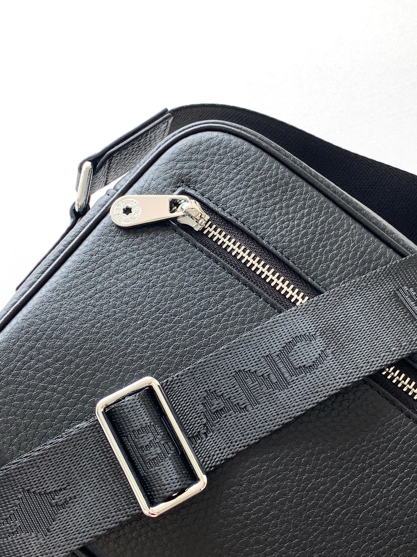 Mont Blanc AAA Man Messenger Bags Cozy 1591