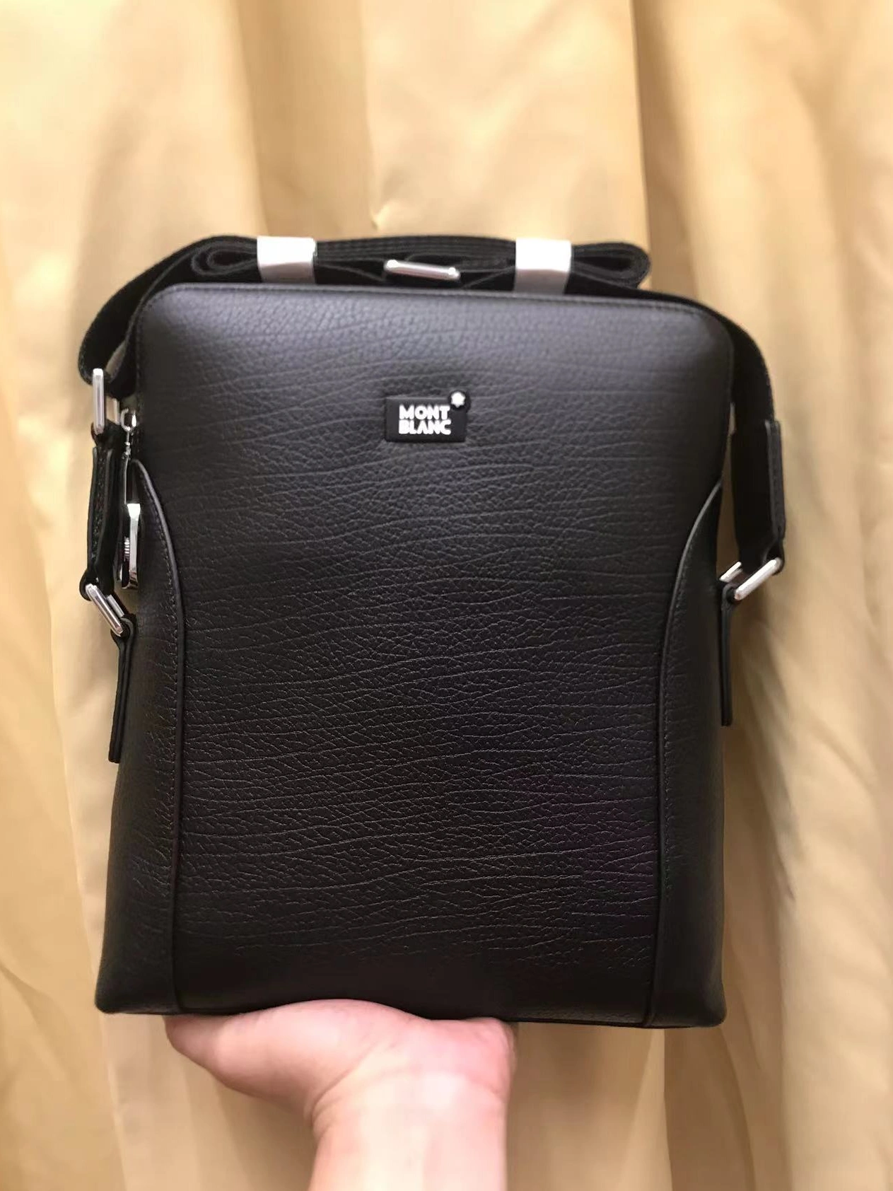 Mont Blanc AAA Man Messenger Bags Lightweight 3933