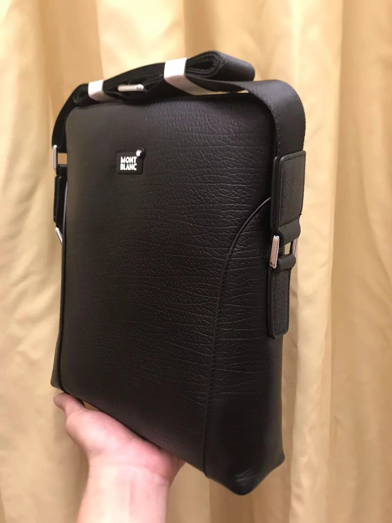Mont Blanc AAA Man Messenger Bags Lightweight 3933