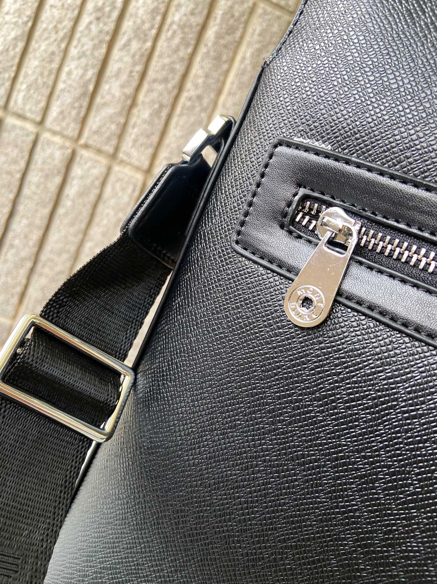 Mont Blanc AAA Man Messenger Bags Versatile 918