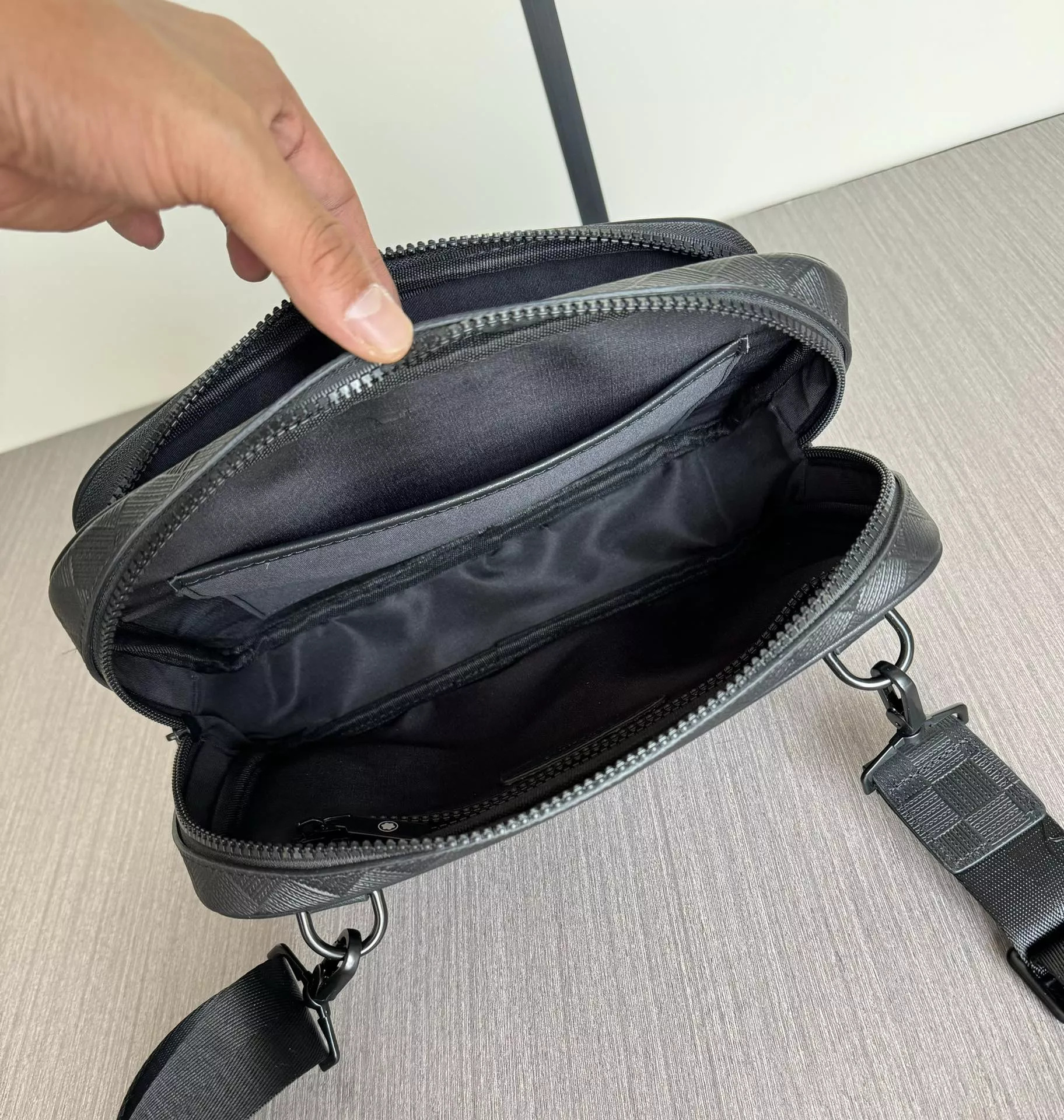 Mont Blanc AAA Man Messenger Bags Vibrant 6745