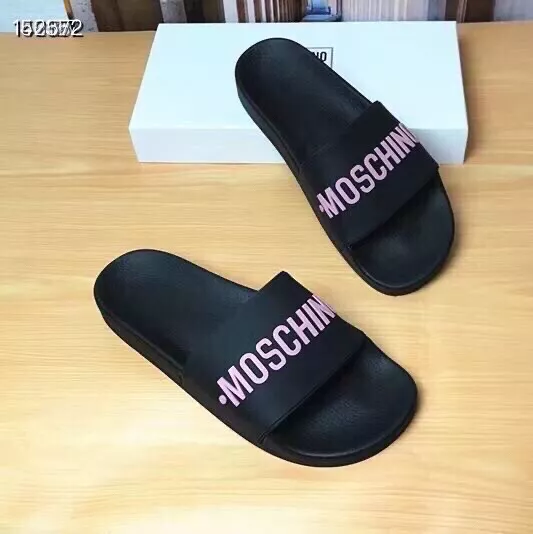 Moschino Slippers For Men Sleek 1117
