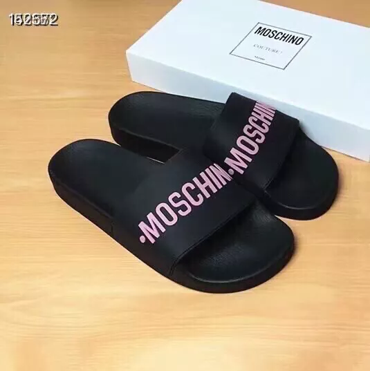 Moschino Slippers For Men Sleek 1117