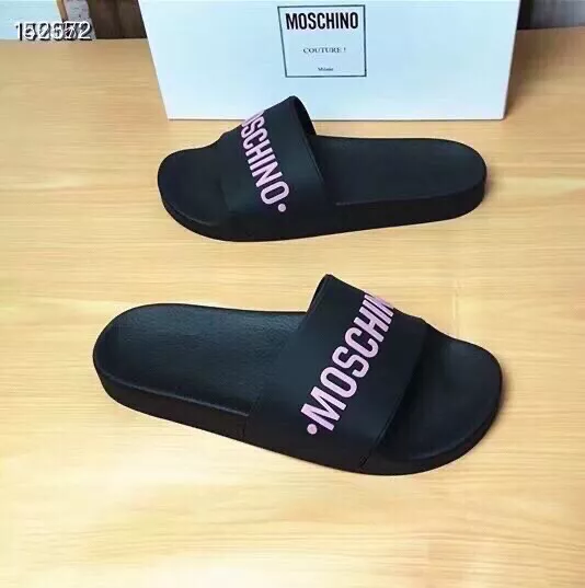 Moschino Slippers For Men Sleek 1117