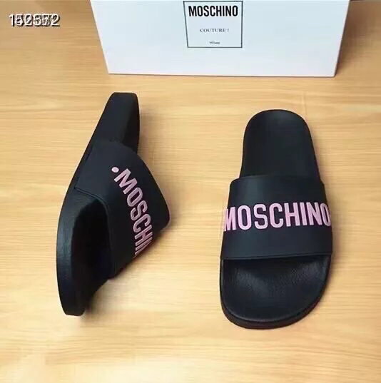Moschino Slippers For Men Sleek 1117