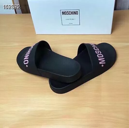 Moschino Slippers For Men Sleek 1117