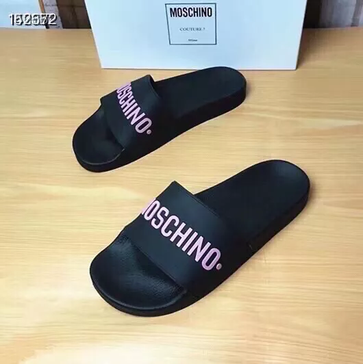 Moschino Slippers For Men Sleek 1117
