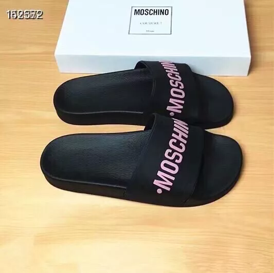 Moschino Slippers For Men Sleek 1117