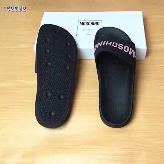Moschino Slippers For Men Sleek 1117