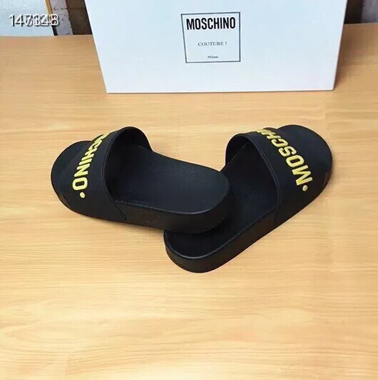 Moschino Slippers For Men Trendy 3247