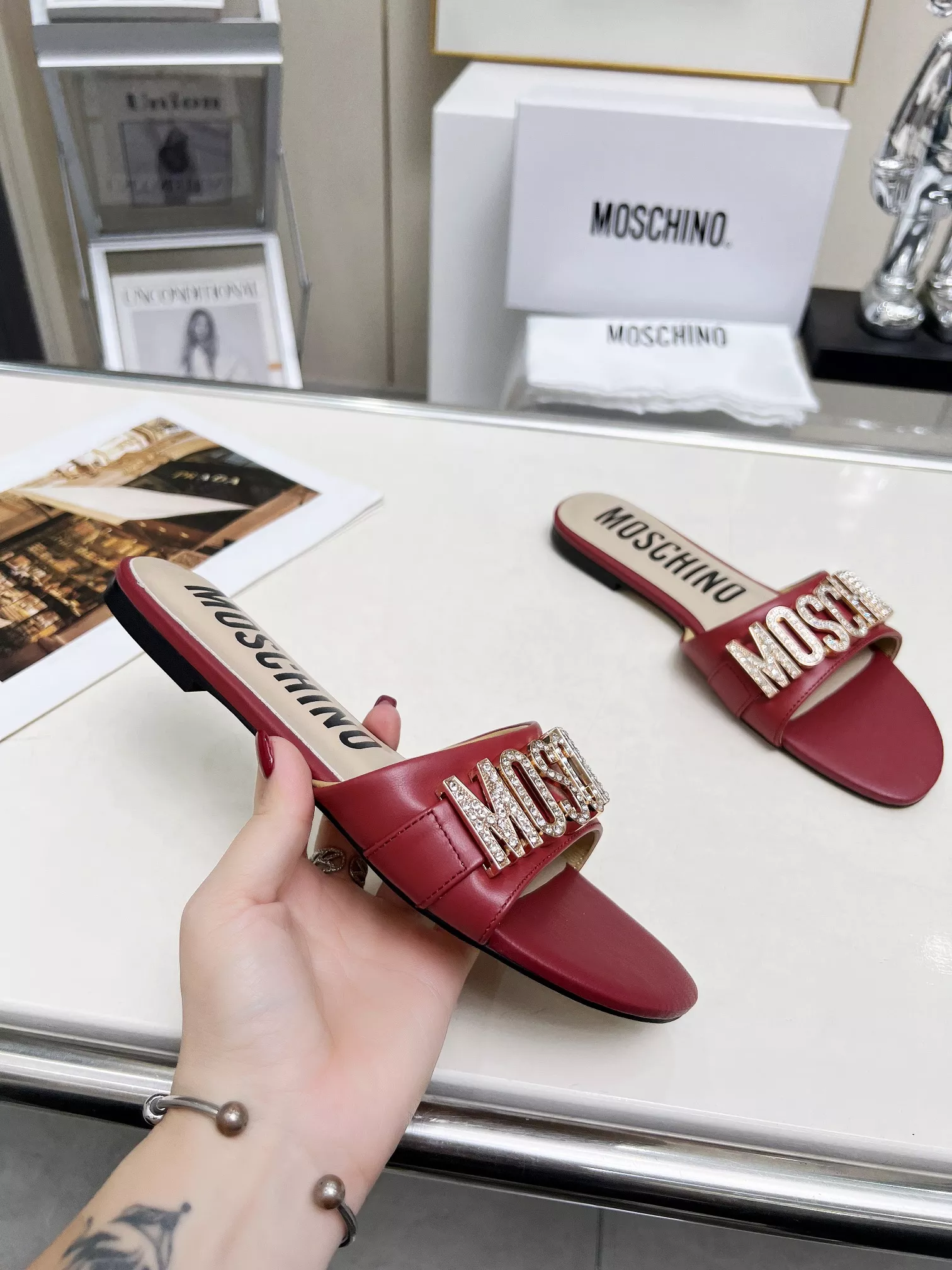 Moschino Slippers For Women Durable 6624