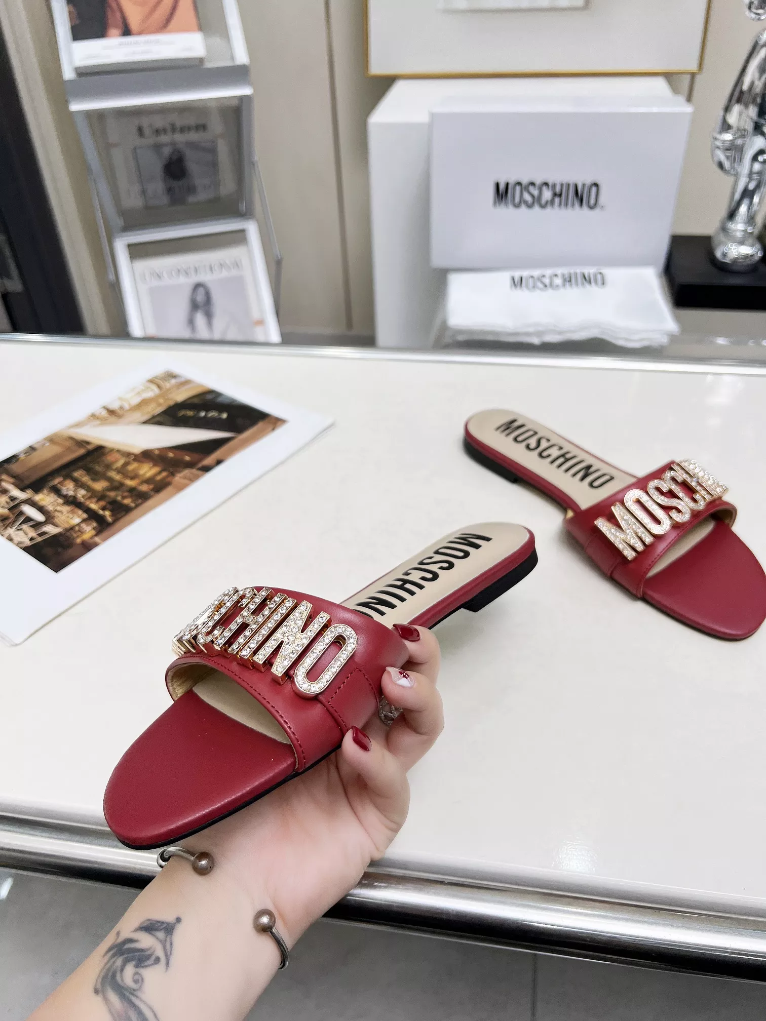 Moschino Slippers For Women Durable 6624
