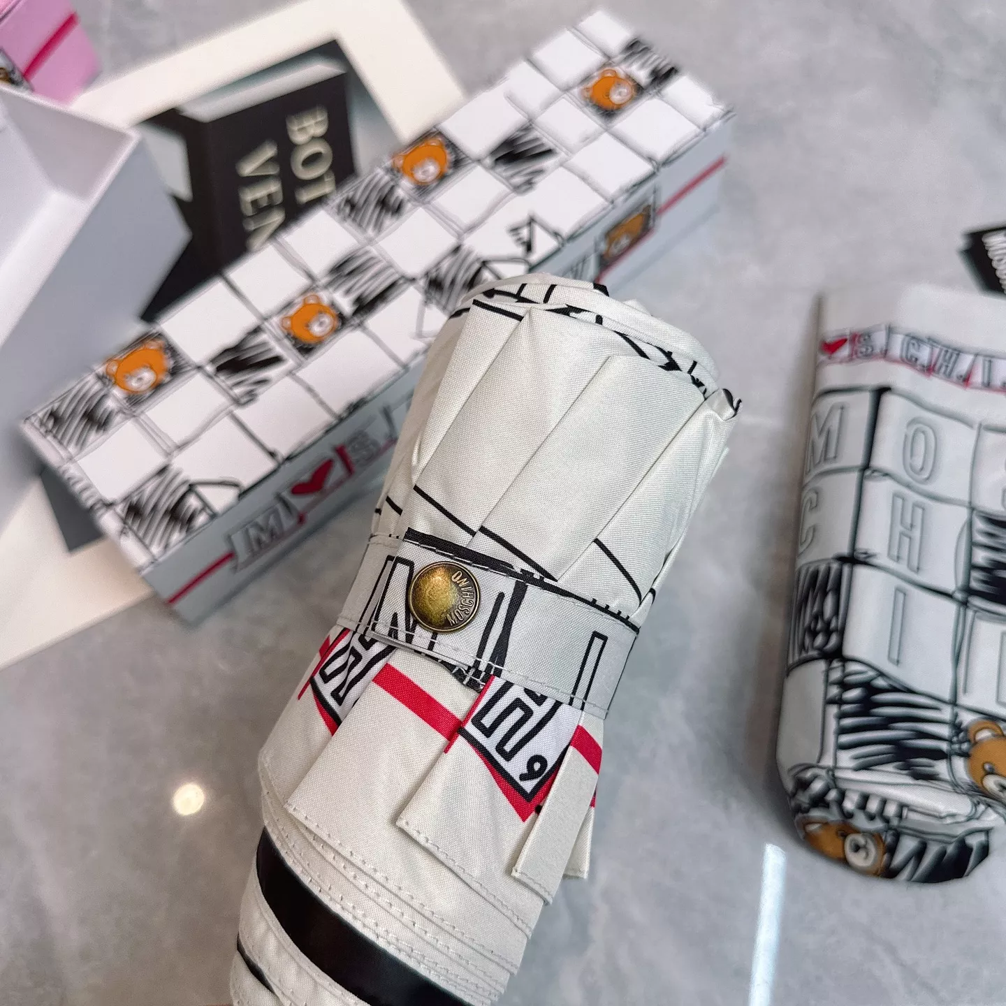 Moschino Umbrellas GoAnywhere 5558