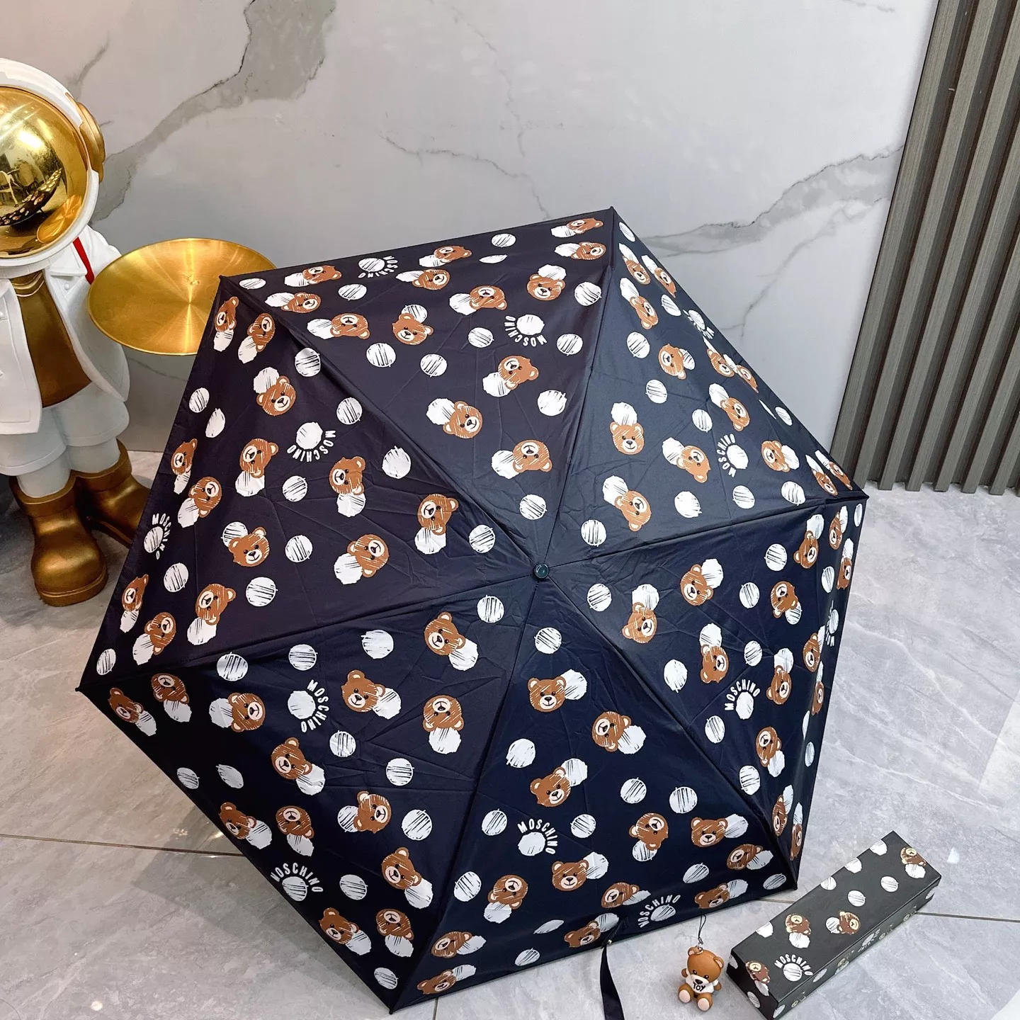 Moschino Umbrellas UrbanStyle 633