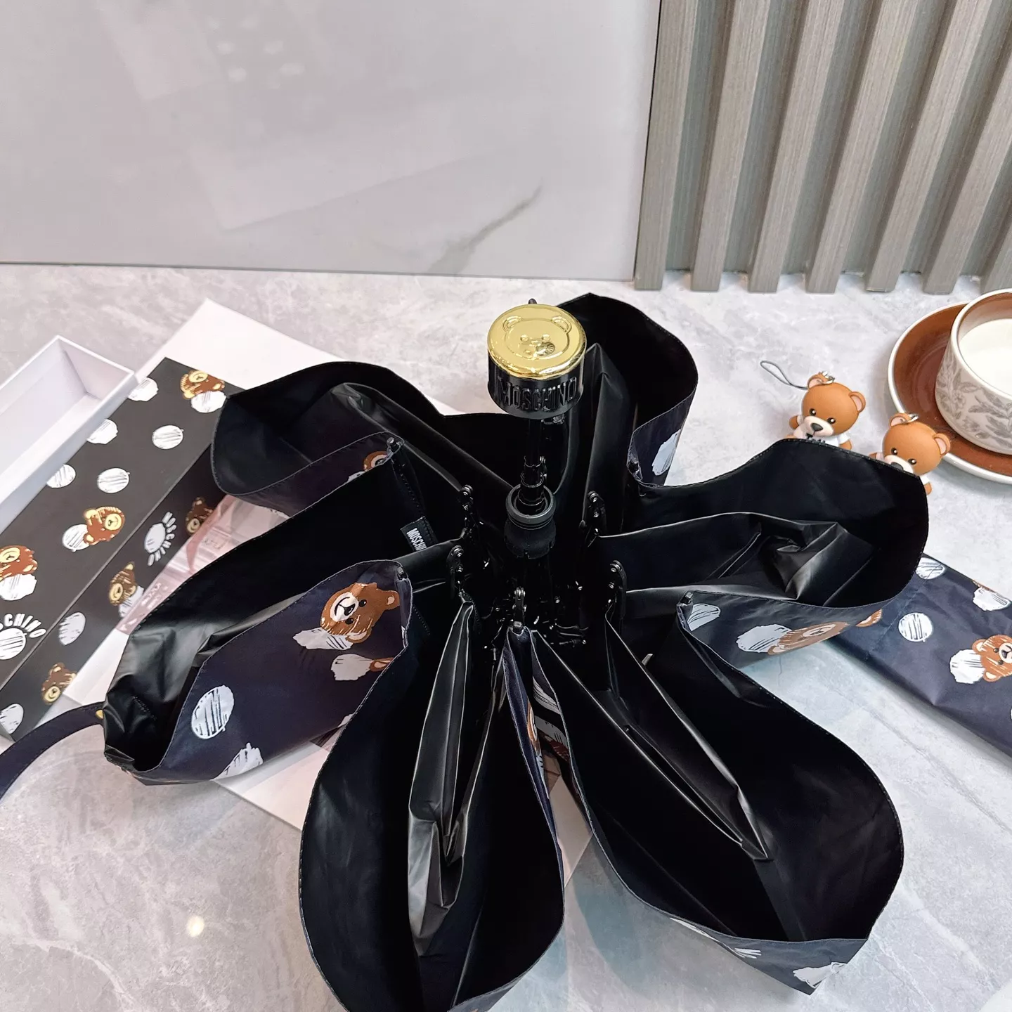 Moschino Umbrellas UrbanStyle 633