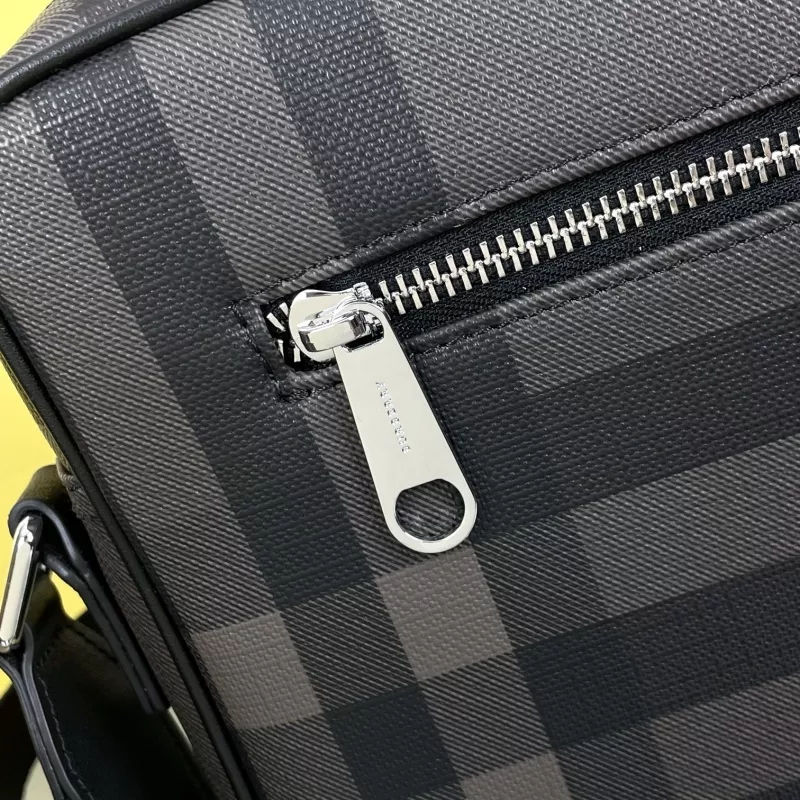 NewStyle 1586 Burberry AAA Man Messenger Bags