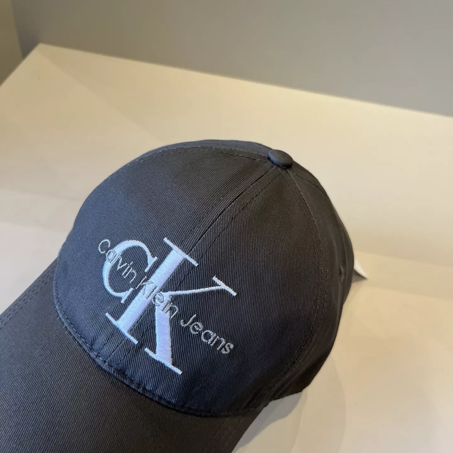 NewStyle 2064 Calvin Klein Caps