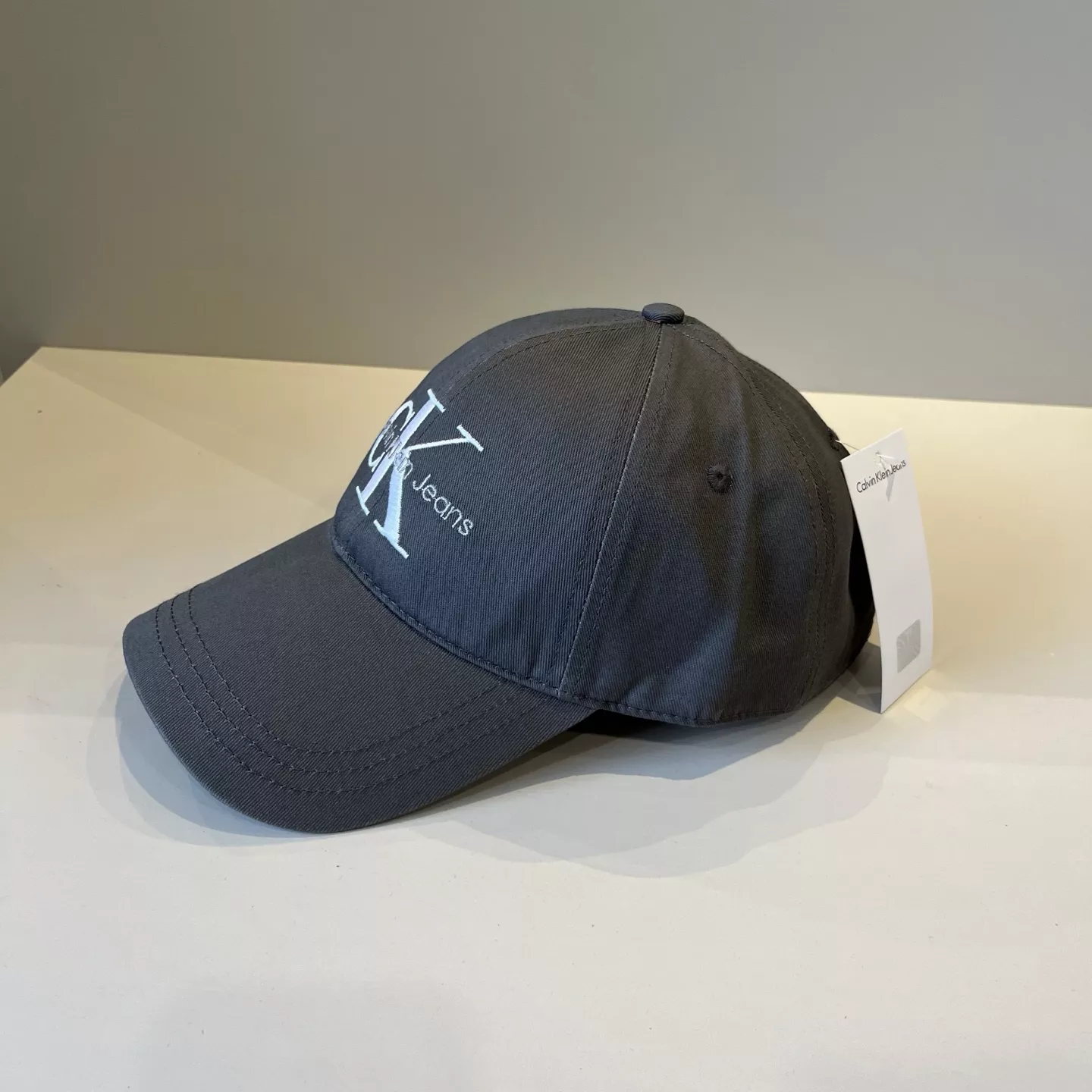NewStyle 2064 Calvin Klein Caps