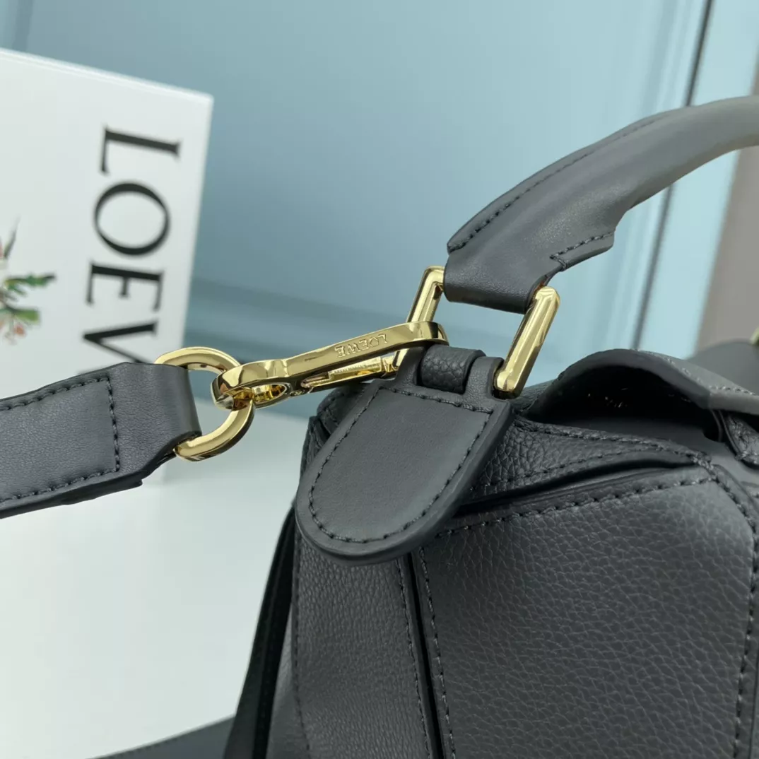 NewStyle 2744 LOEWE AAA Quality Messenger Bags For Women