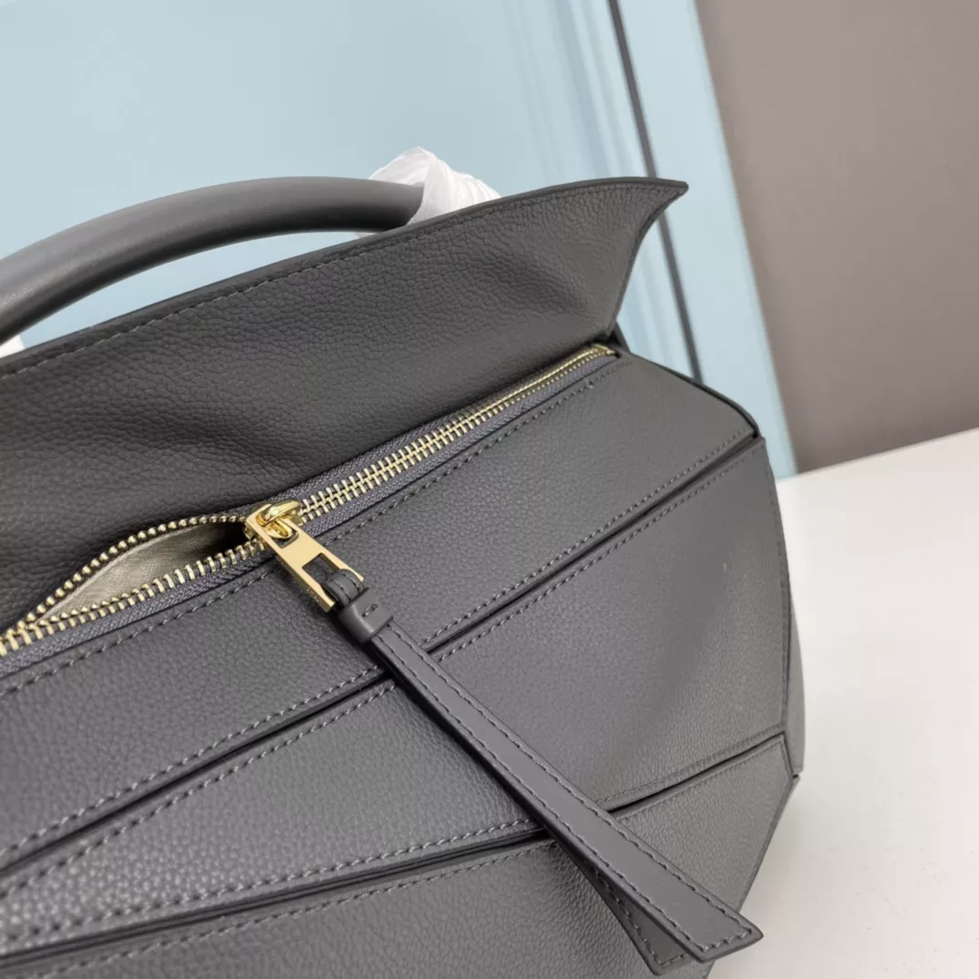 NewStyle 2744 LOEWE AAA Quality Messenger Bags For Women
