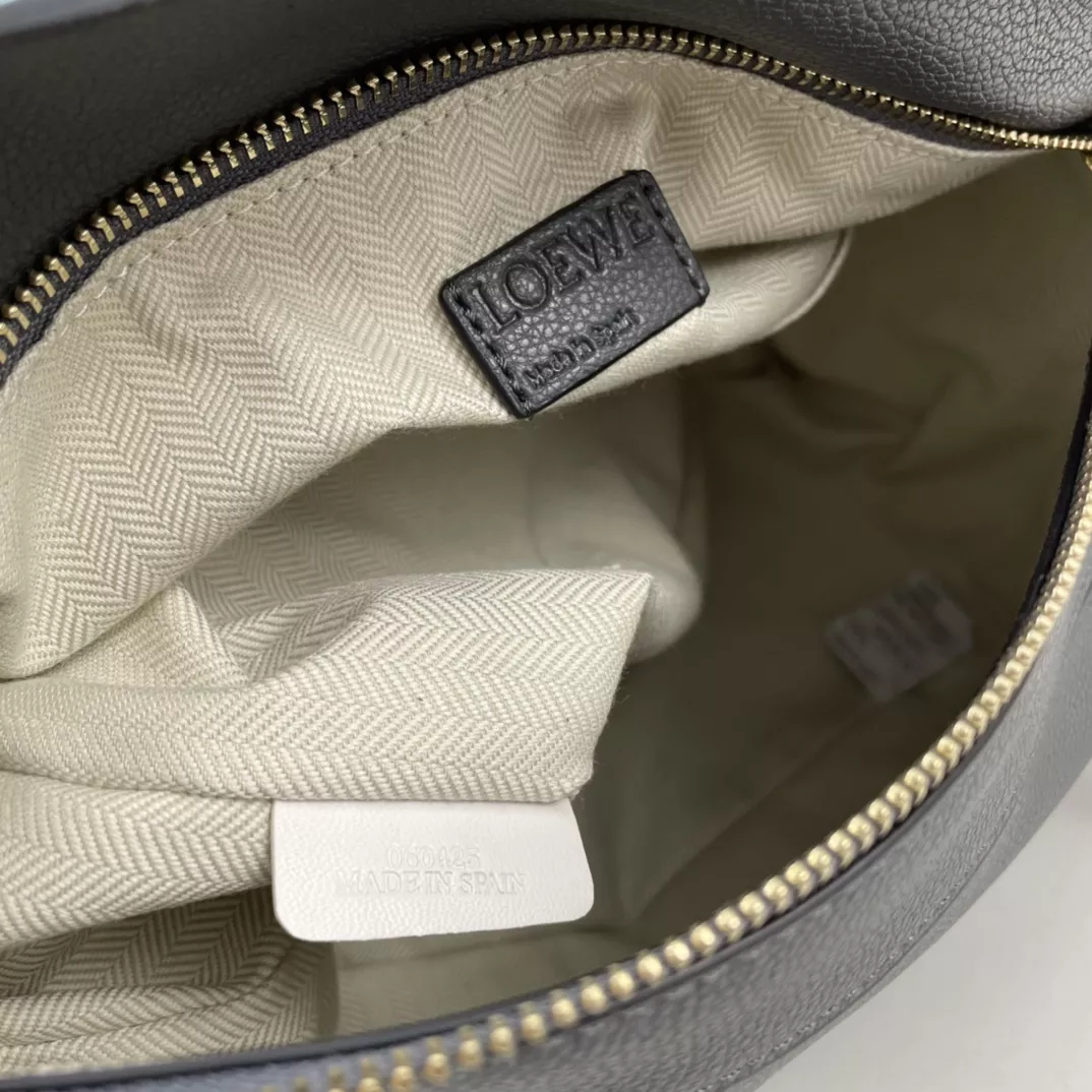 NewStyle 2744 LOEWE AAA Quality Messenger Bags For Women
