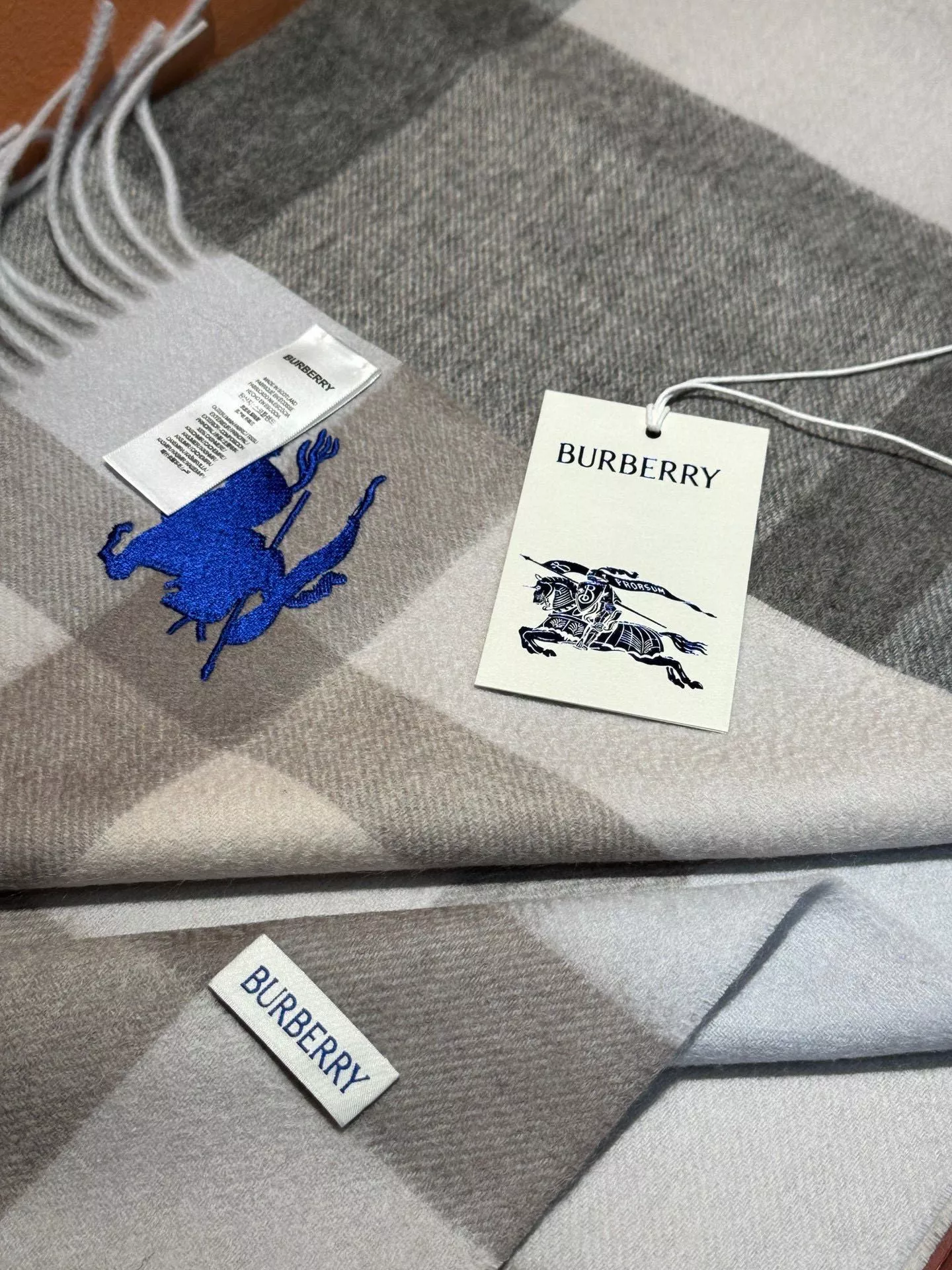NewStyle 2910 Burberry Scarf For Women