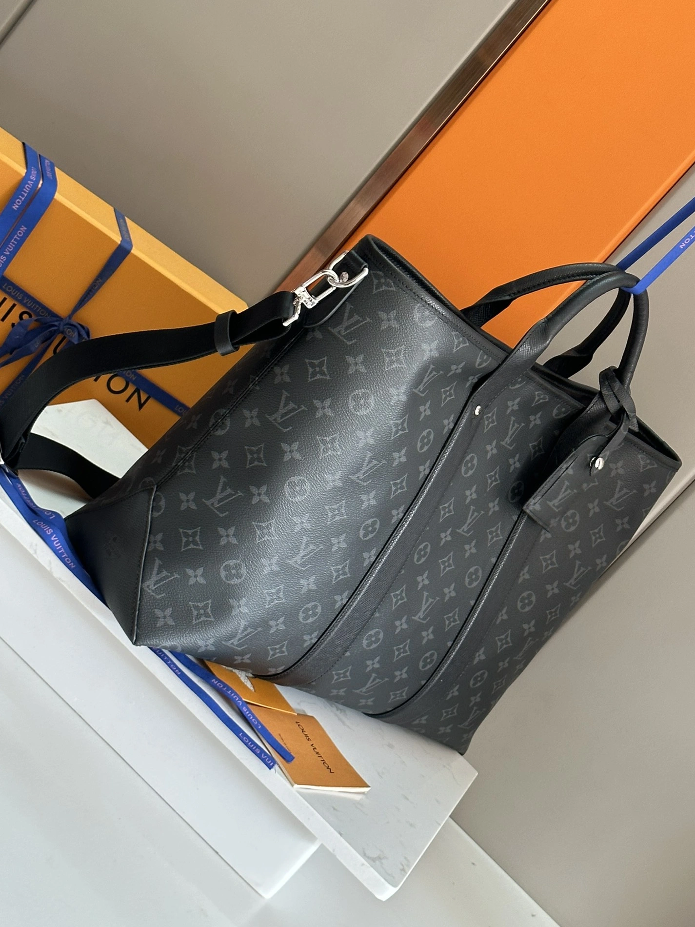 NewStyle 3186 Louis Vuitton AAA Man Handbags
