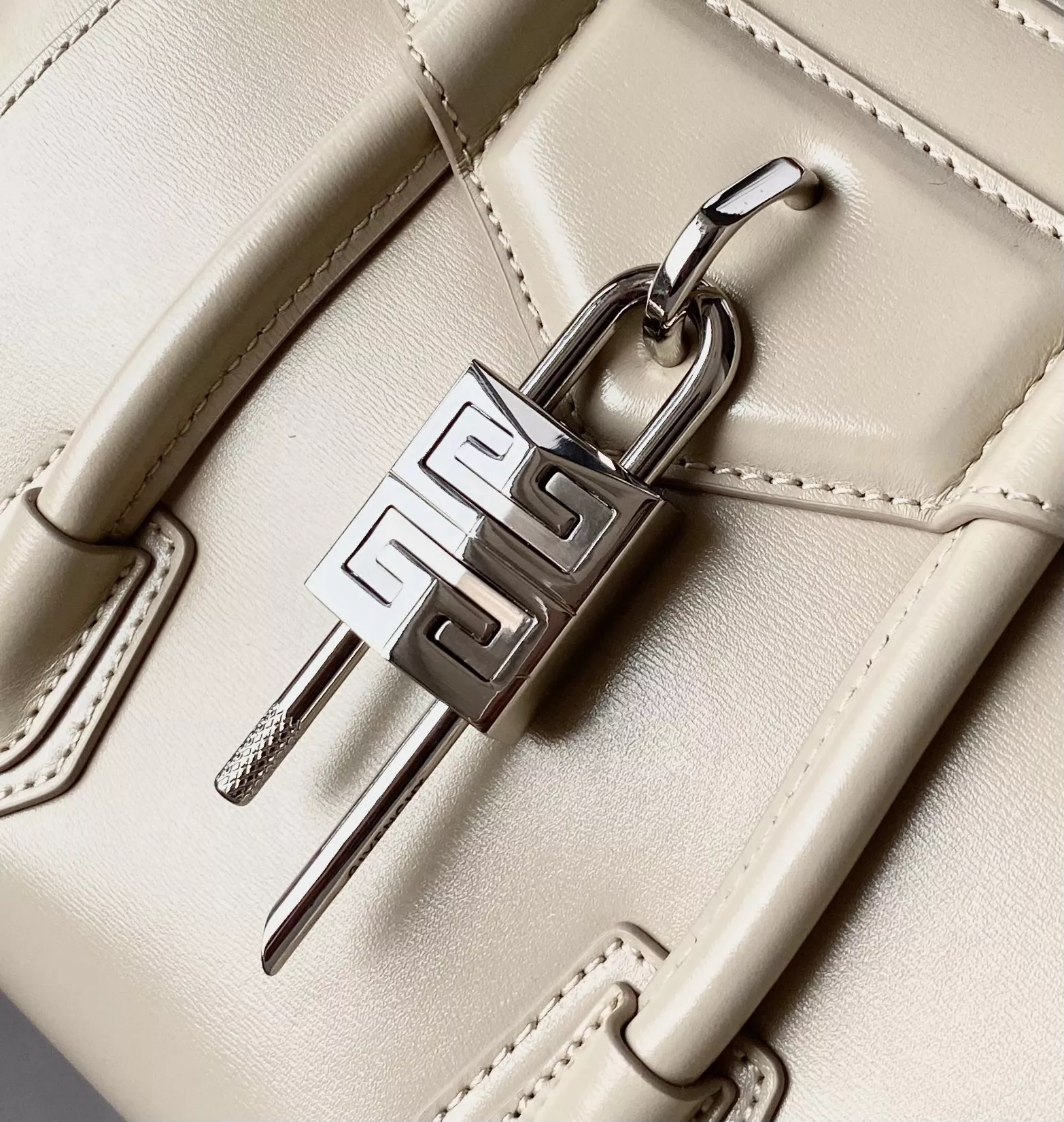 NewStyle 3395 Givenchy AAA Quality Handbags For Women